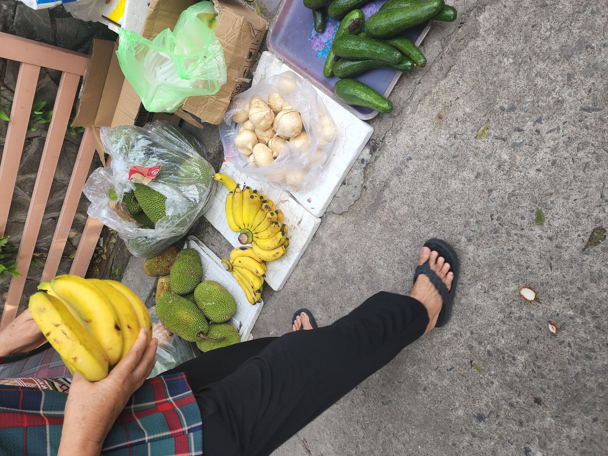 Early morning street market activity documented in Vietnamese ward