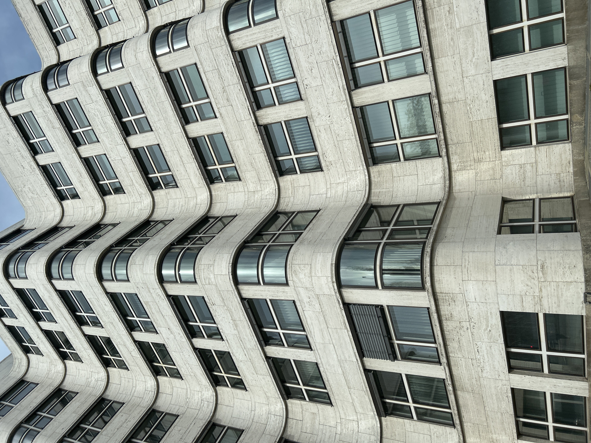 Witness documents Neuer Zollhof building's distinctive curved facade
