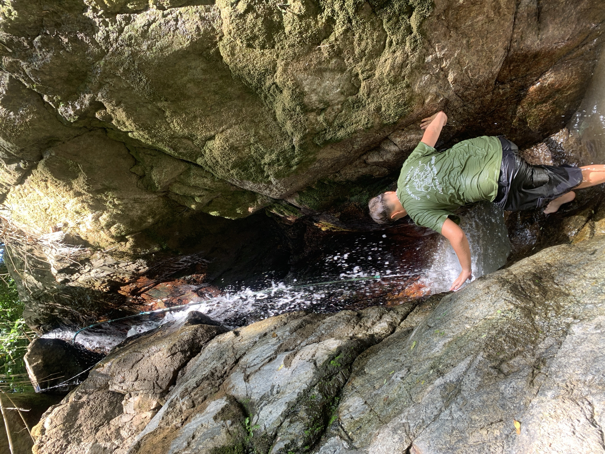 Tourists explore waterfall, catch colorful crab in Ko Samui