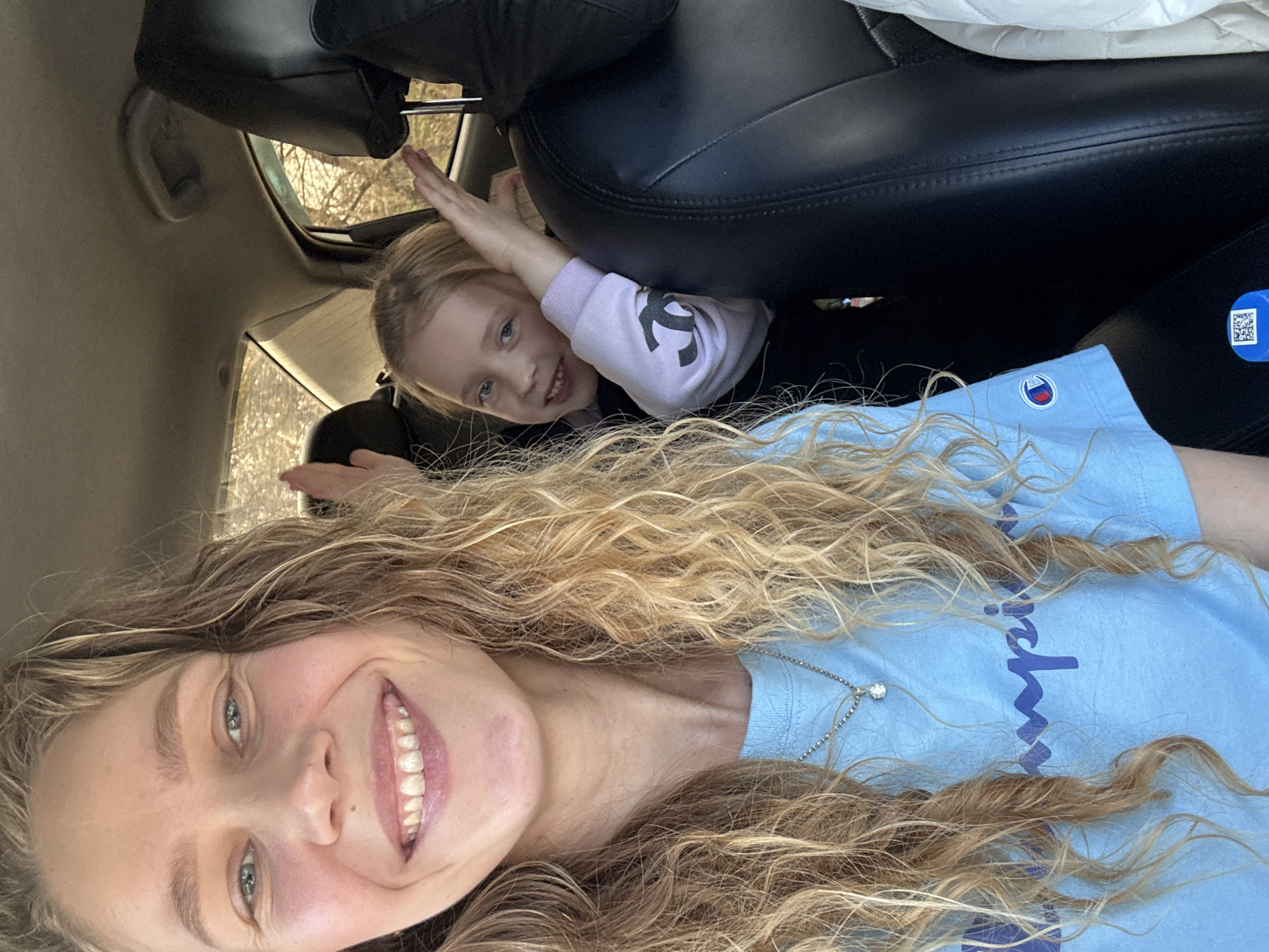 Woman and girl spotted in car in Kurganinsk