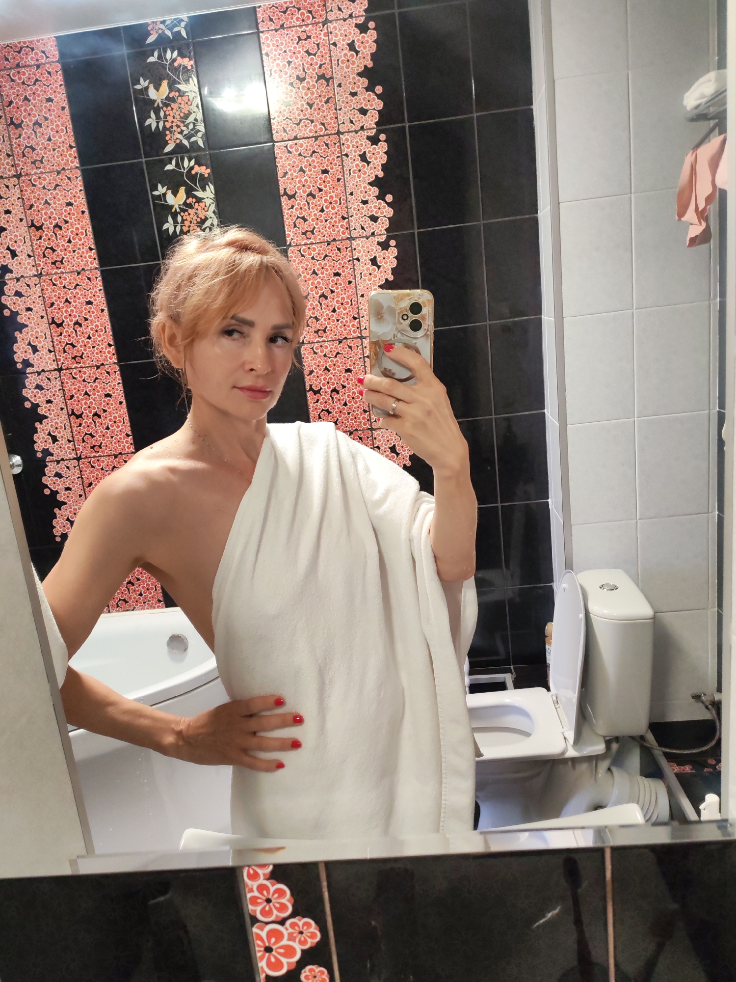 Morning in a Nizhny Novgorod hotel room, selfies and all