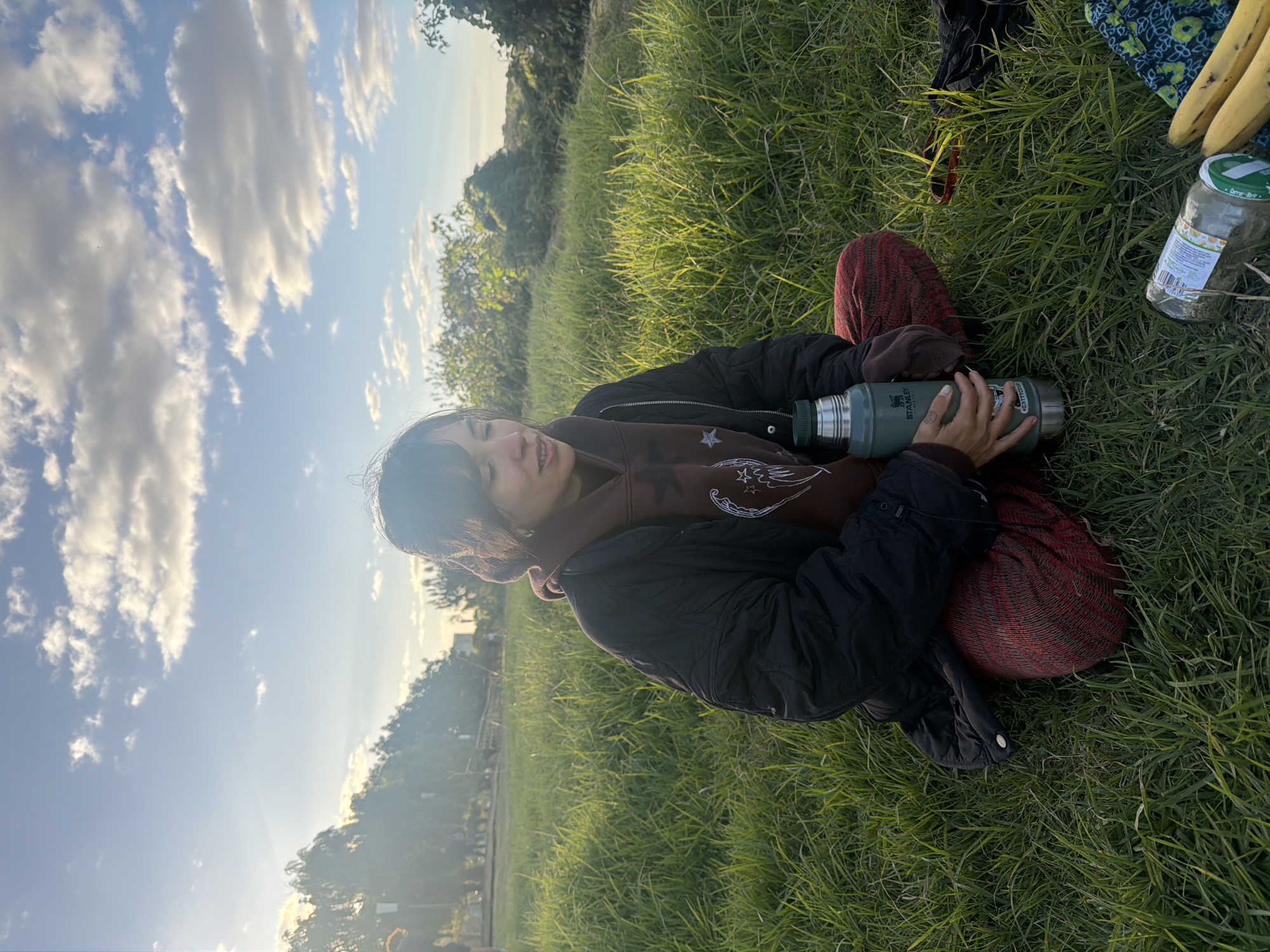Person enjoys outdoor meal with thermos in Argentine field