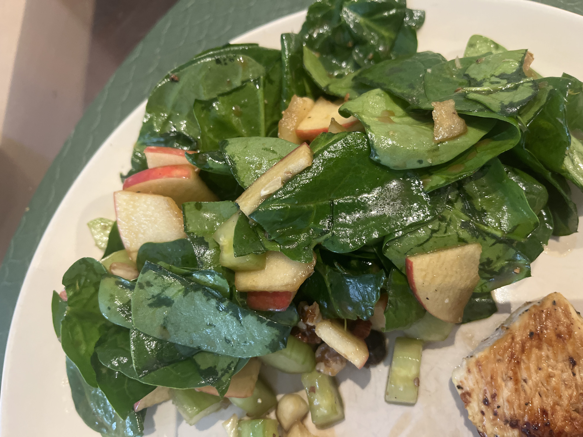 Diner captures healthy salad meal in Lyon