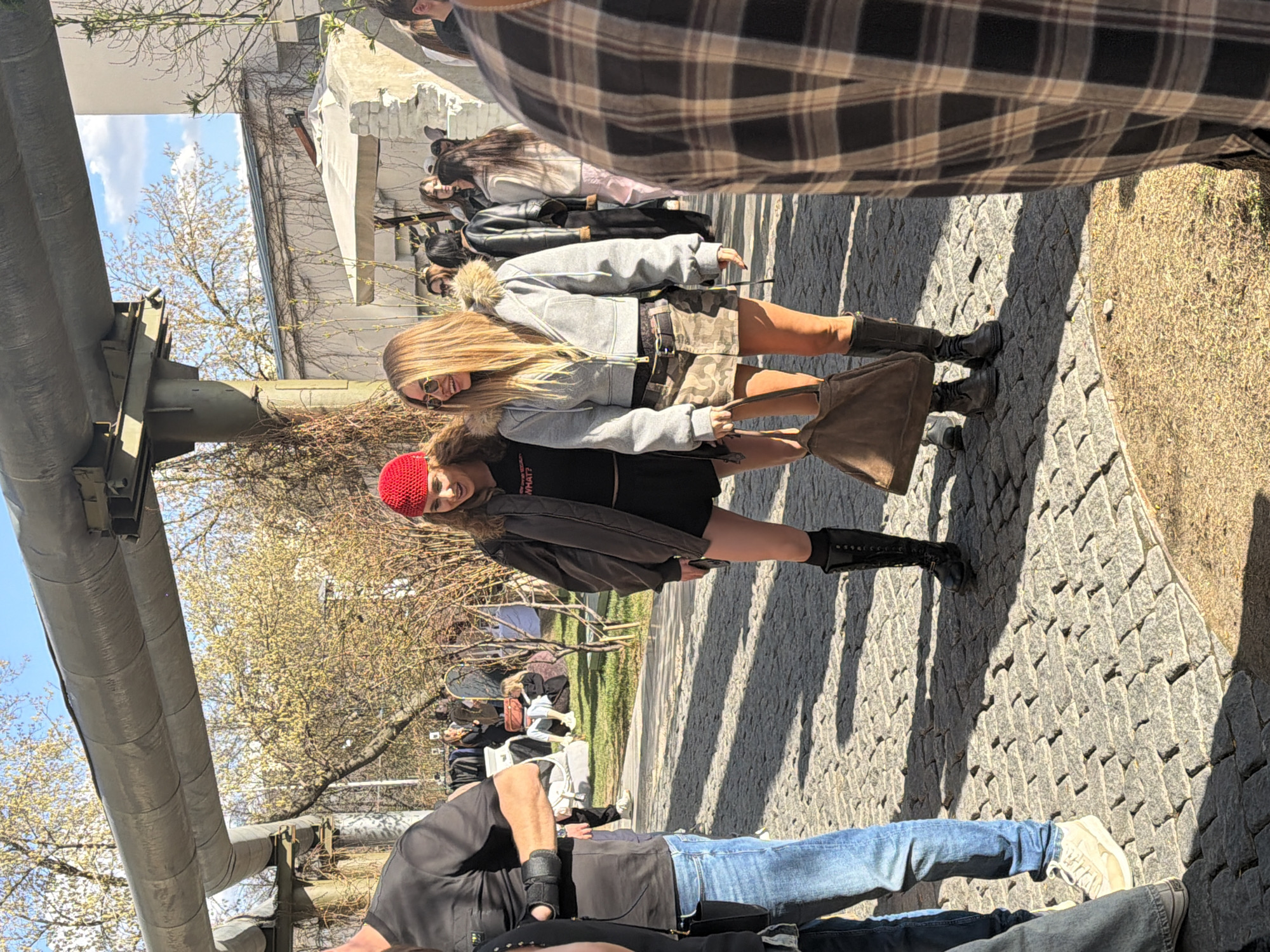 Spring afternoon street life documented in central Moscow