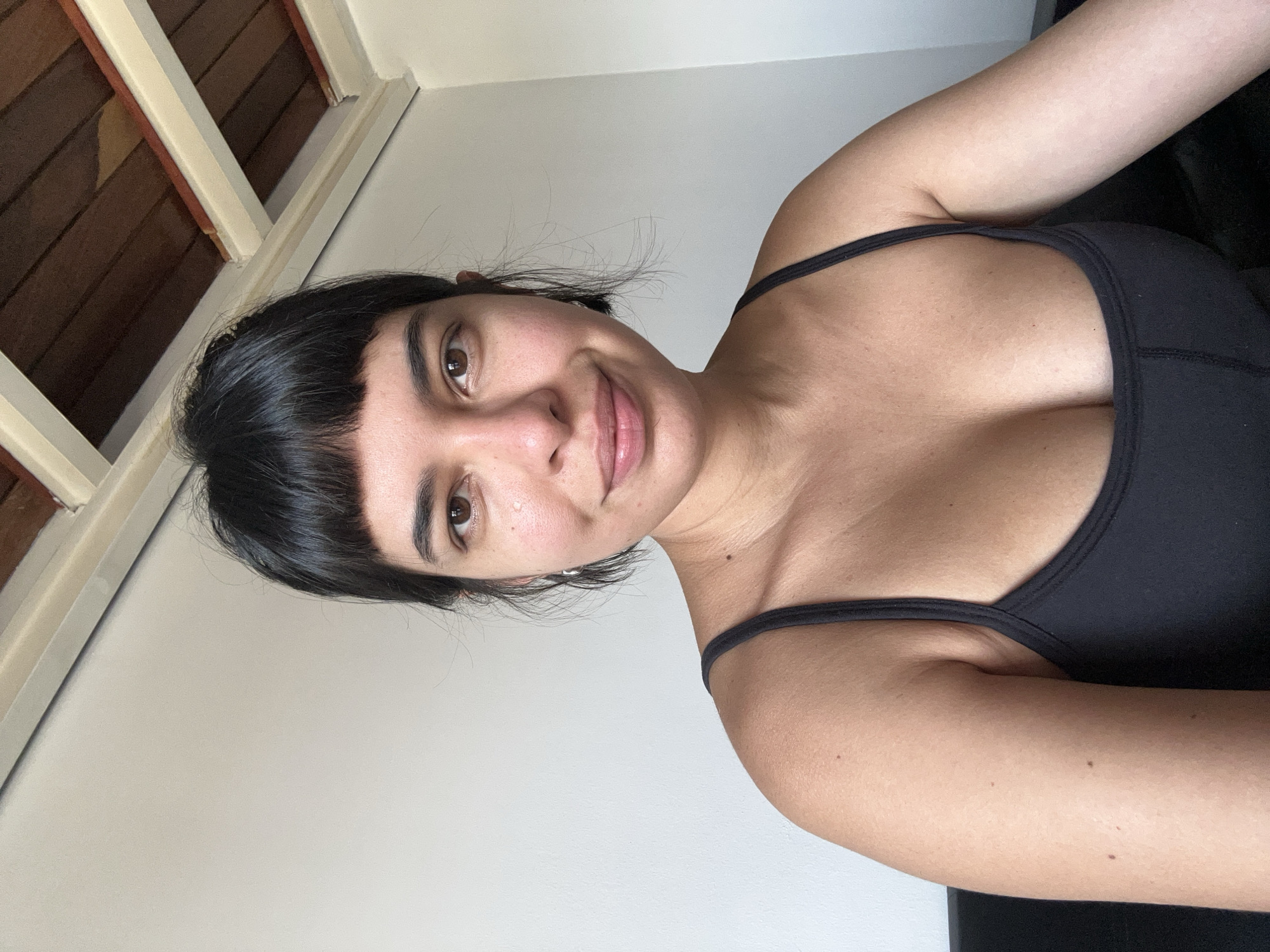 Woman photographed smiling in Maracay, Venezuela