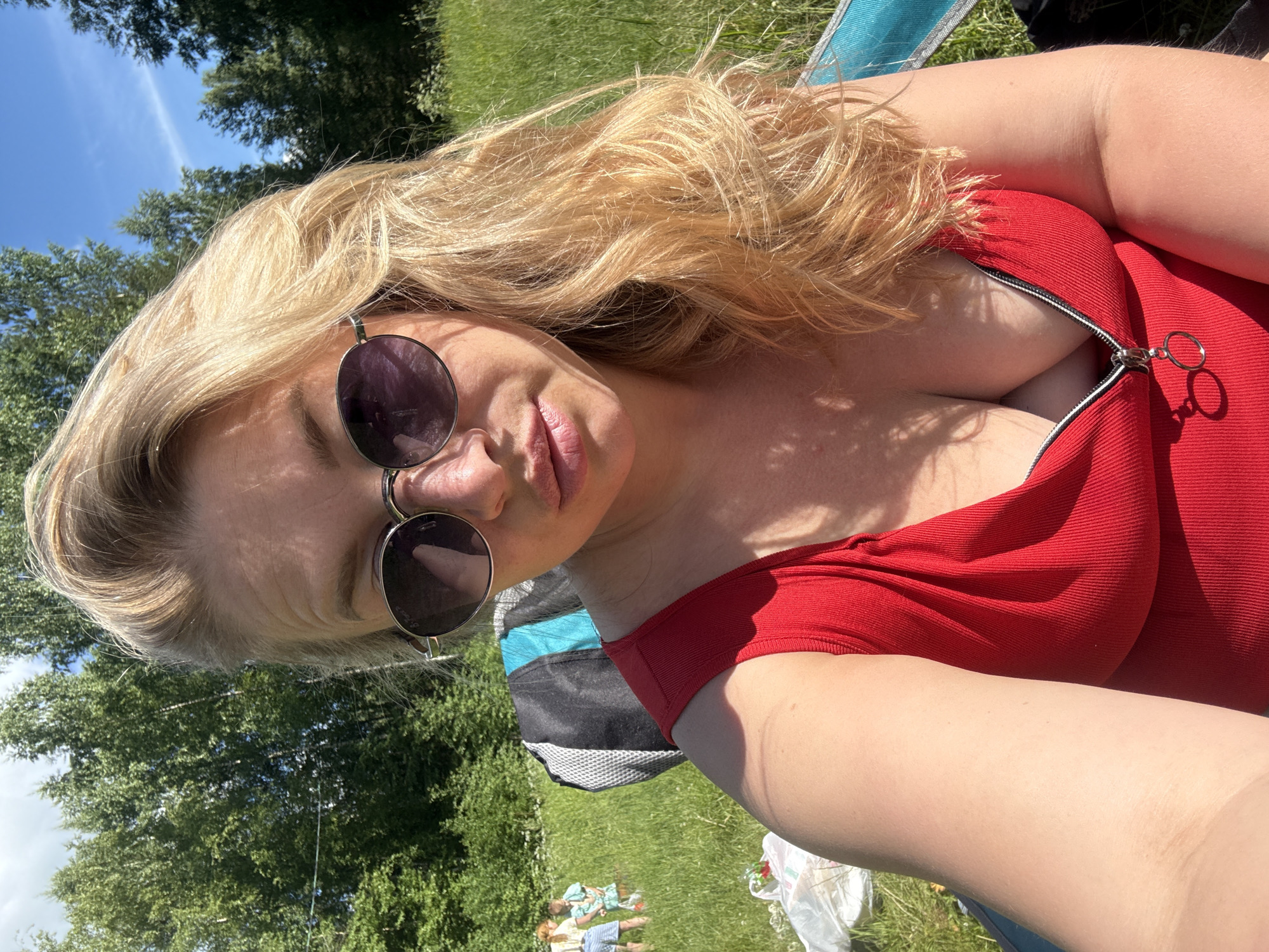 Family lake day with grilling and paddleboarding in Korotsko