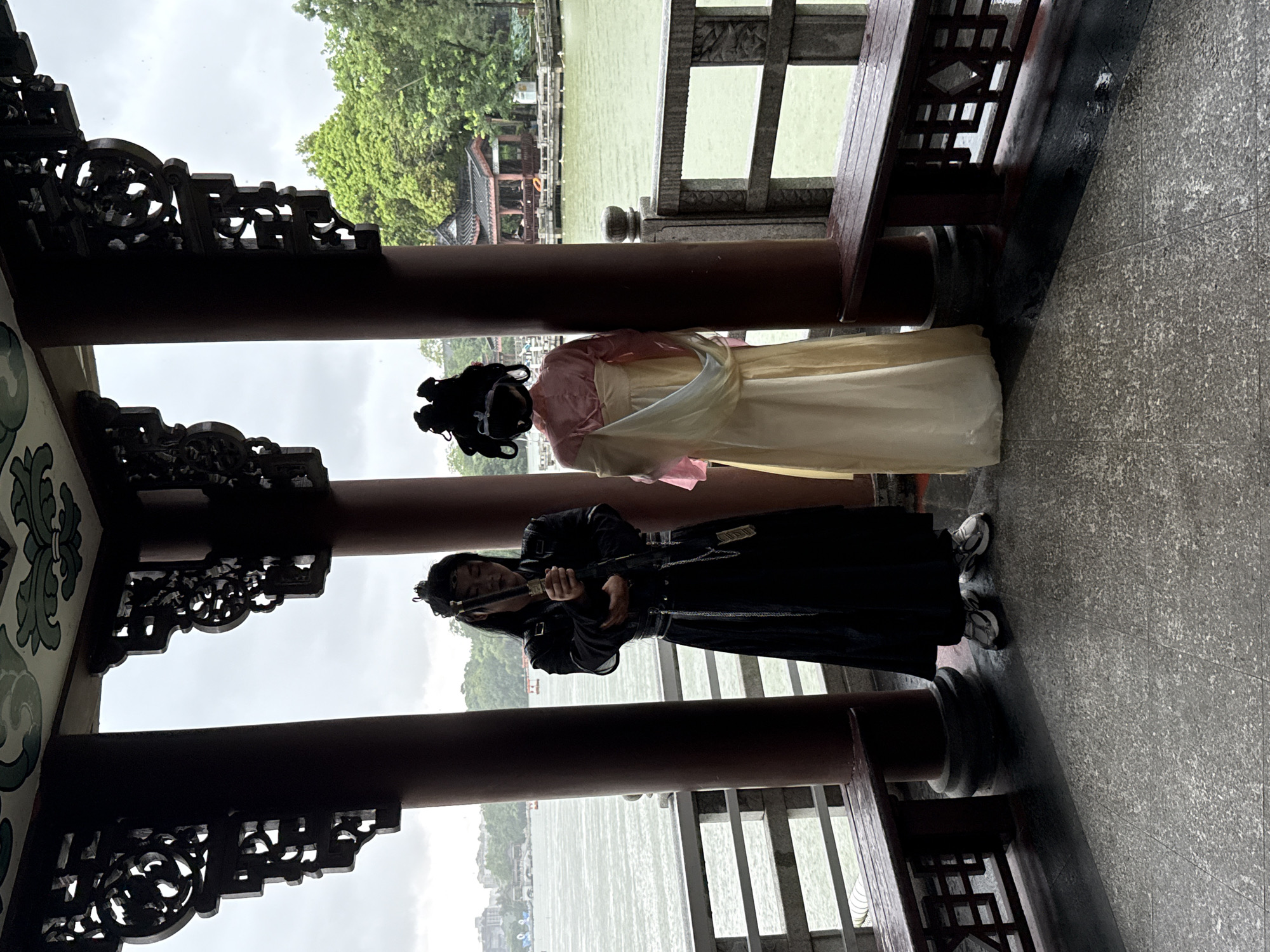 Rainy day at Huizhou's West Lake, Hanfu and all