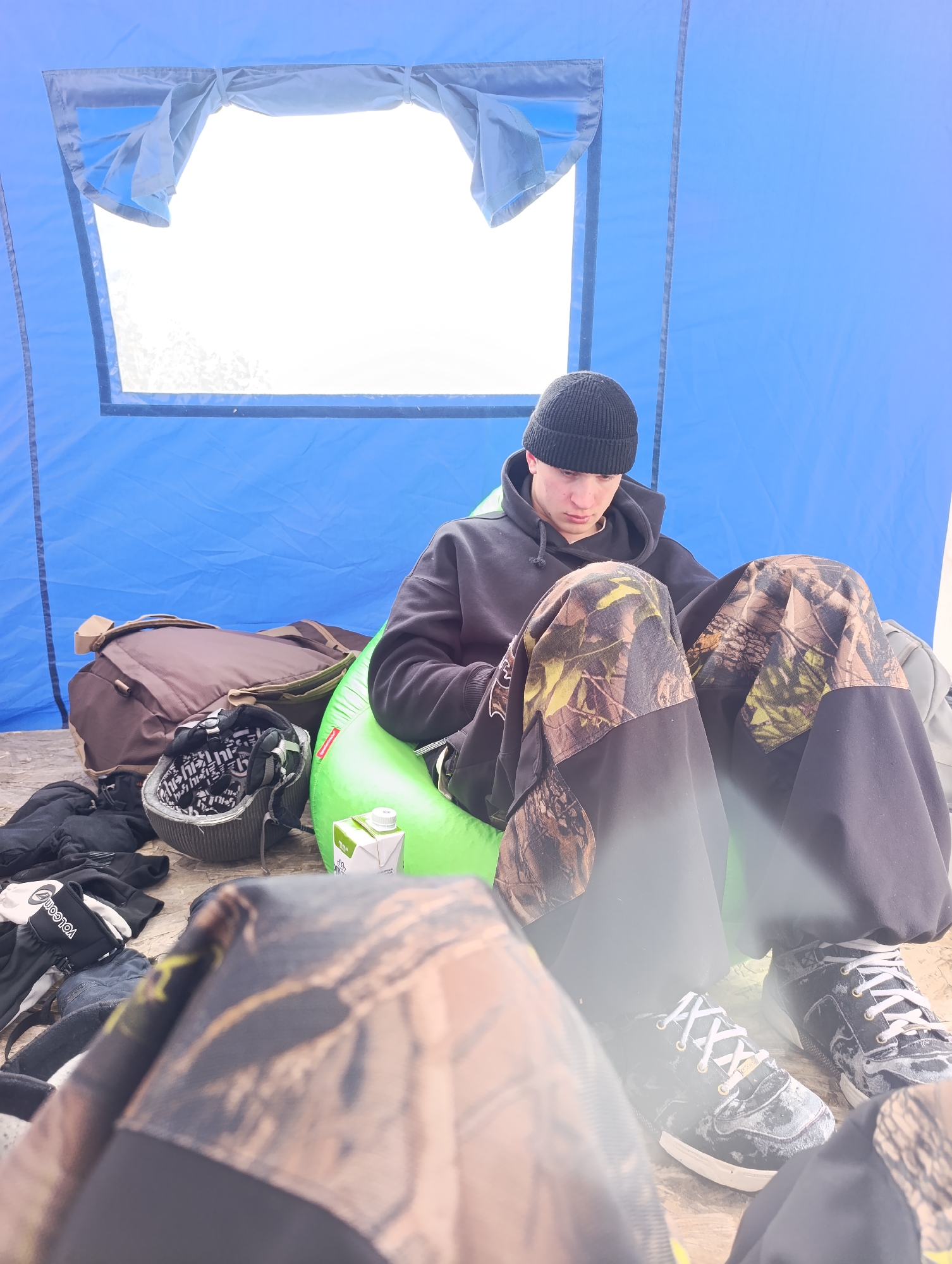 Winter recreation activities documented in Krasnoyarsk morning hours