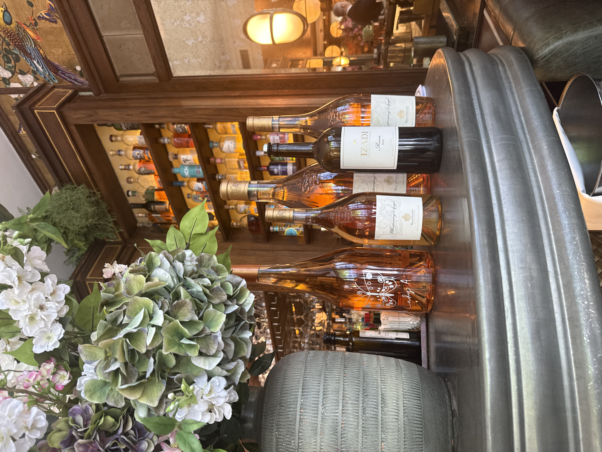 Diner spotted at upscale London restaurant during lunch hour
