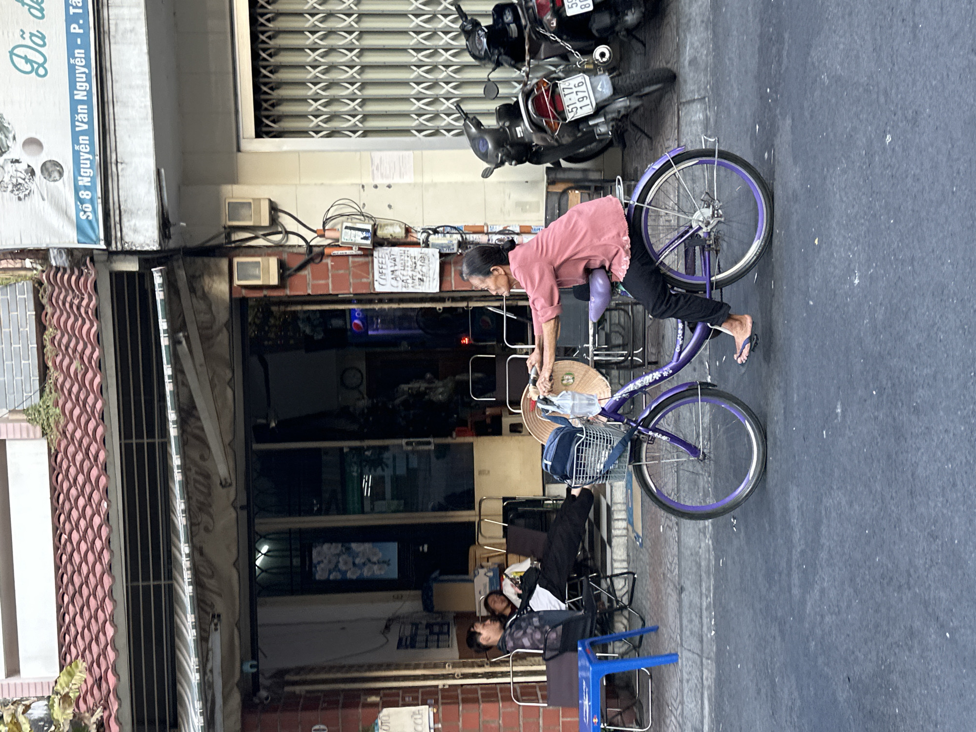 Morning street life captured across Ho Chi Minh City