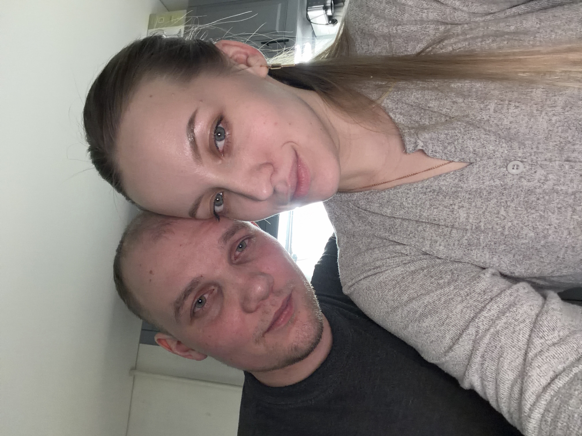 Couple shares intimate hookah evening at Reshetnikovo home