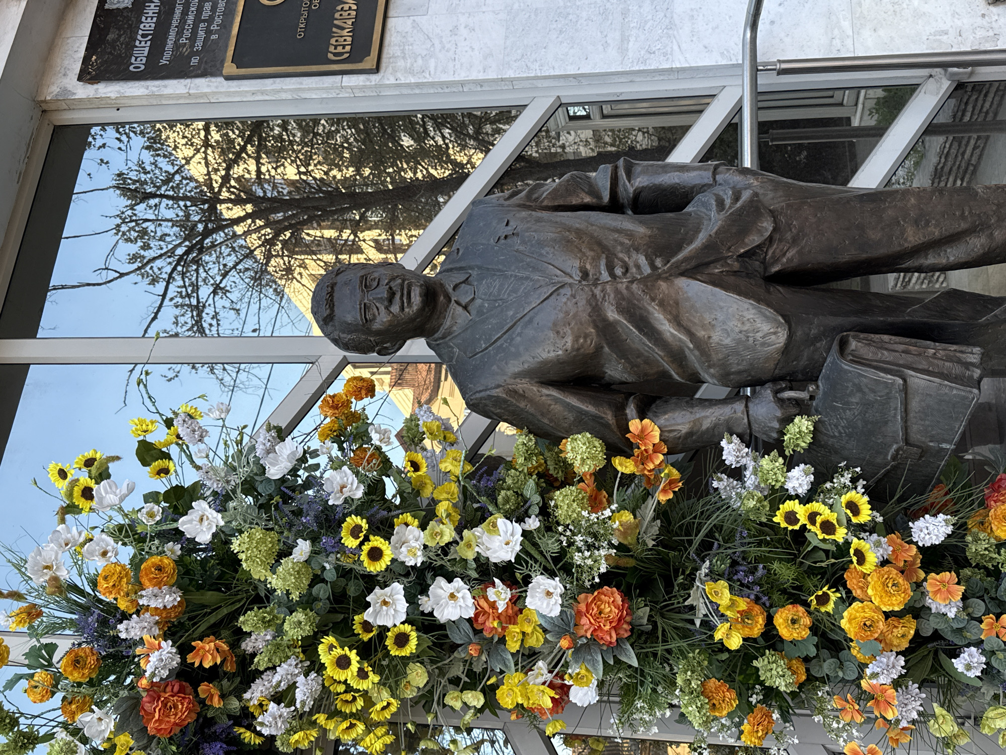 Bronze businessman statue with flowers displayed in Ovoshchnoy, Russia