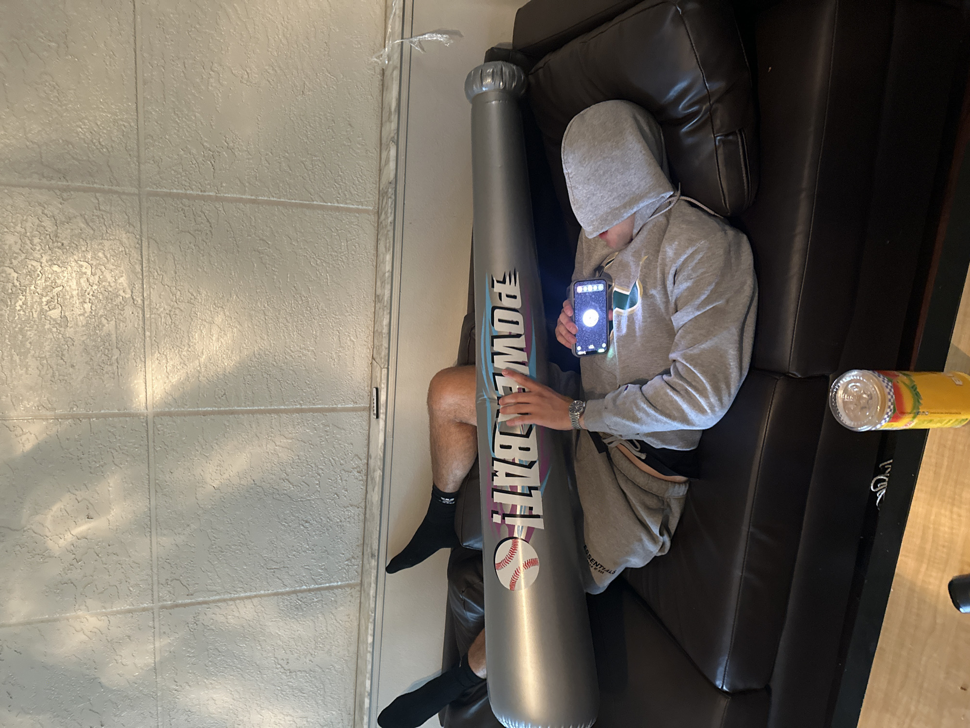 Phone users observed in University, Florida amid routine activities
