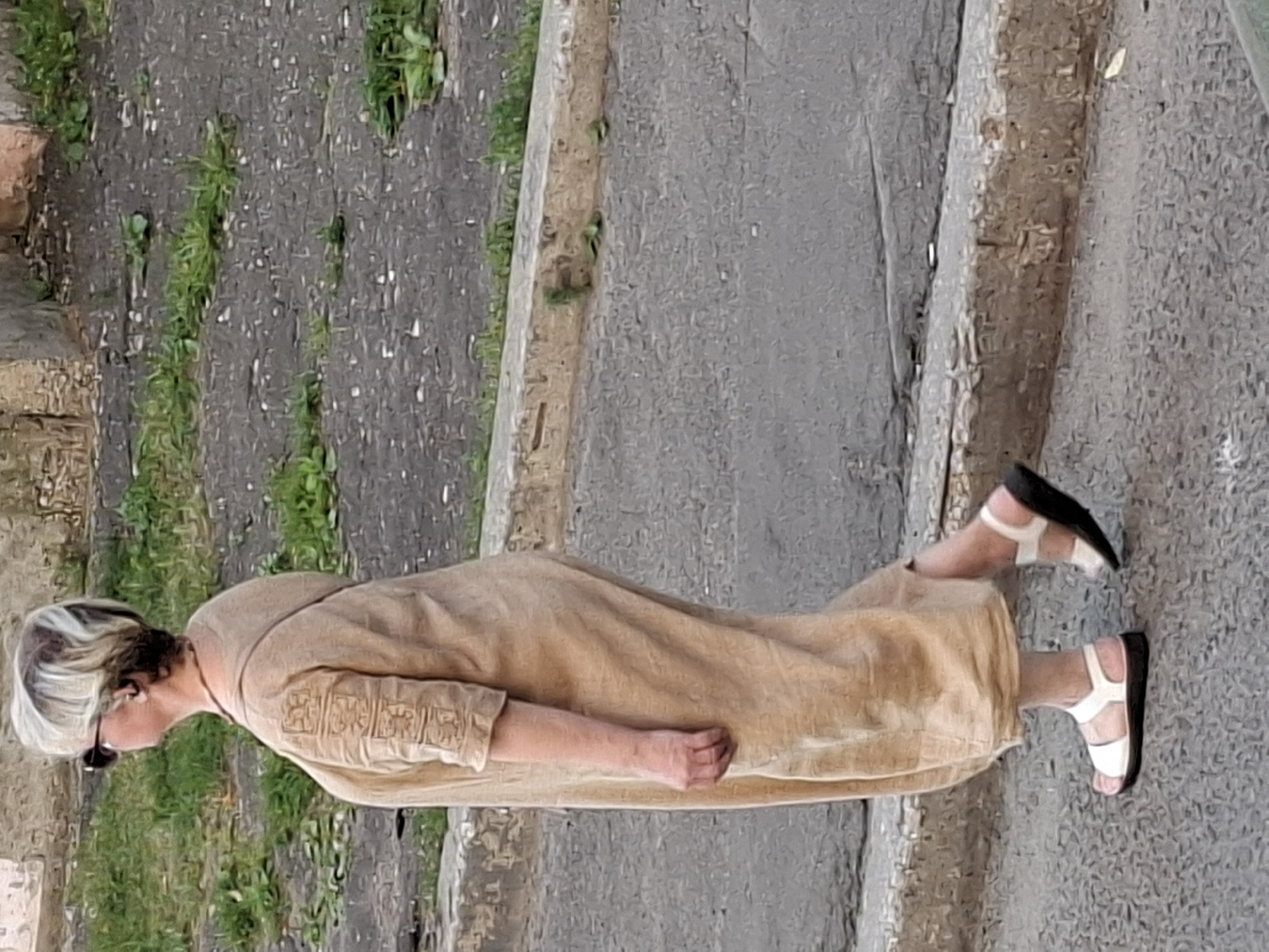 Everyday street life: pedestrians, parked cars, and sidewalk moments