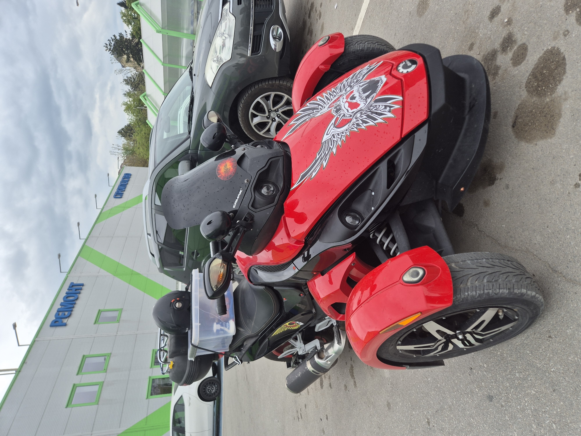 Red three-wheeled motorcycle spotted parked in Veliko Tarnovo