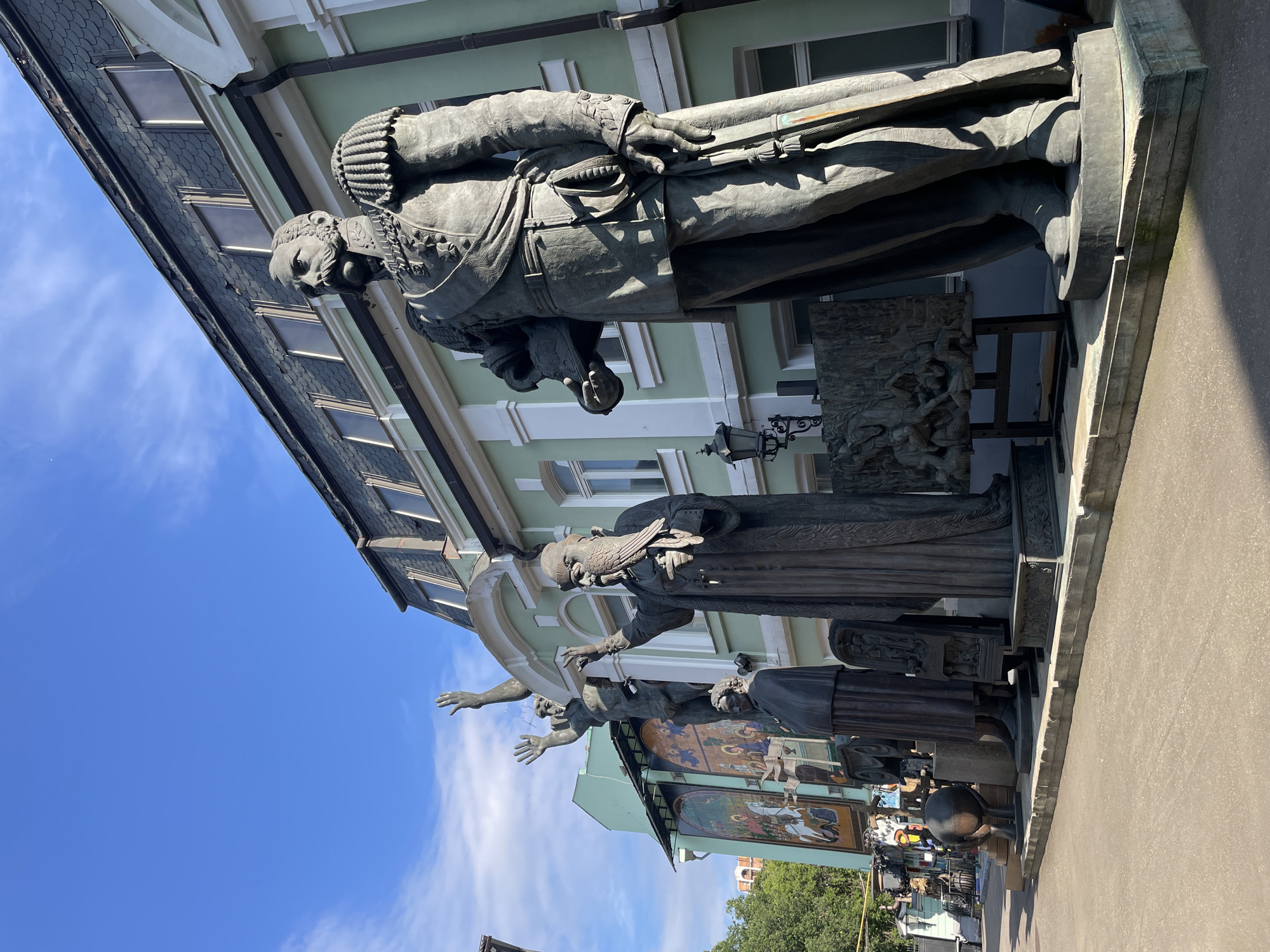 Exploring Tsereteli's Moscow art museum, sculptures, and mosaics