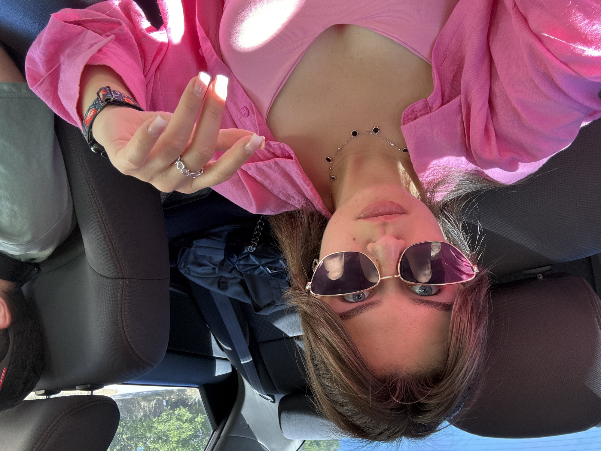 Morning car selfies and pink roses documentation session