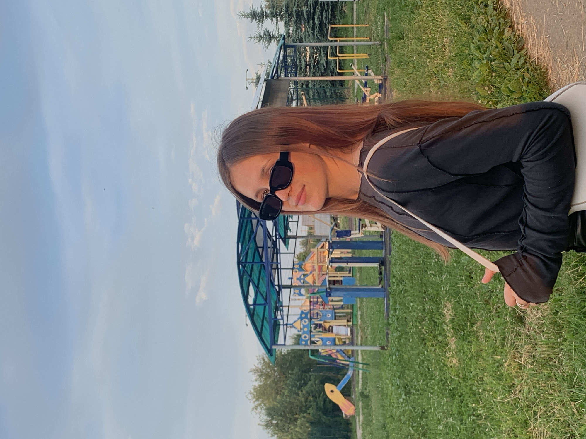 Golden hour portraits and playtime in rural Фоки, Russia
