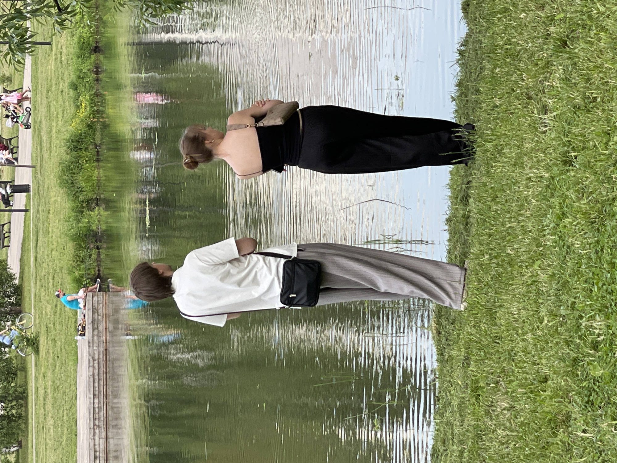 Moscow residents enjoy leisure activities across city parks