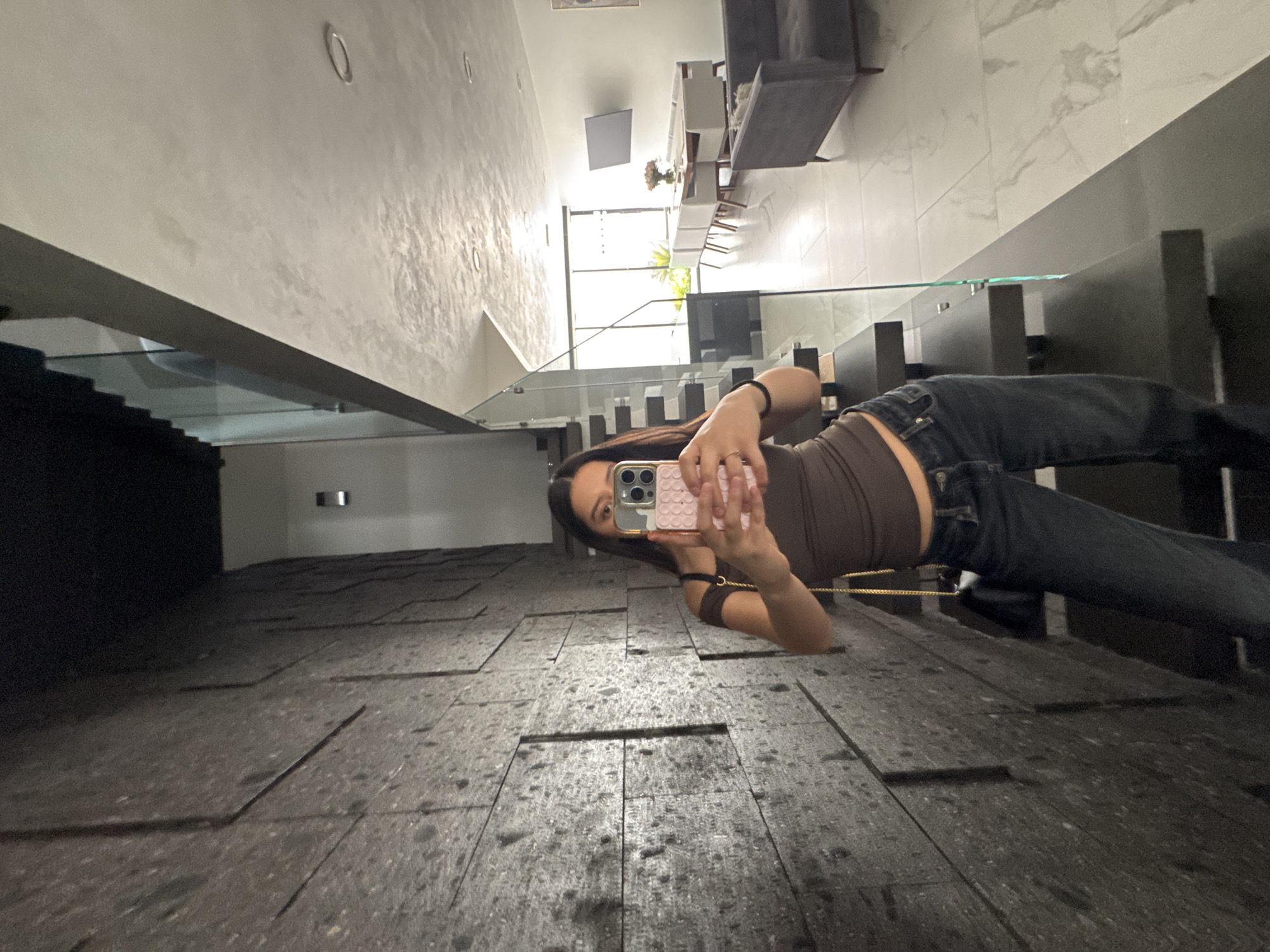 Woman takes selfies in upscale Puebla residence