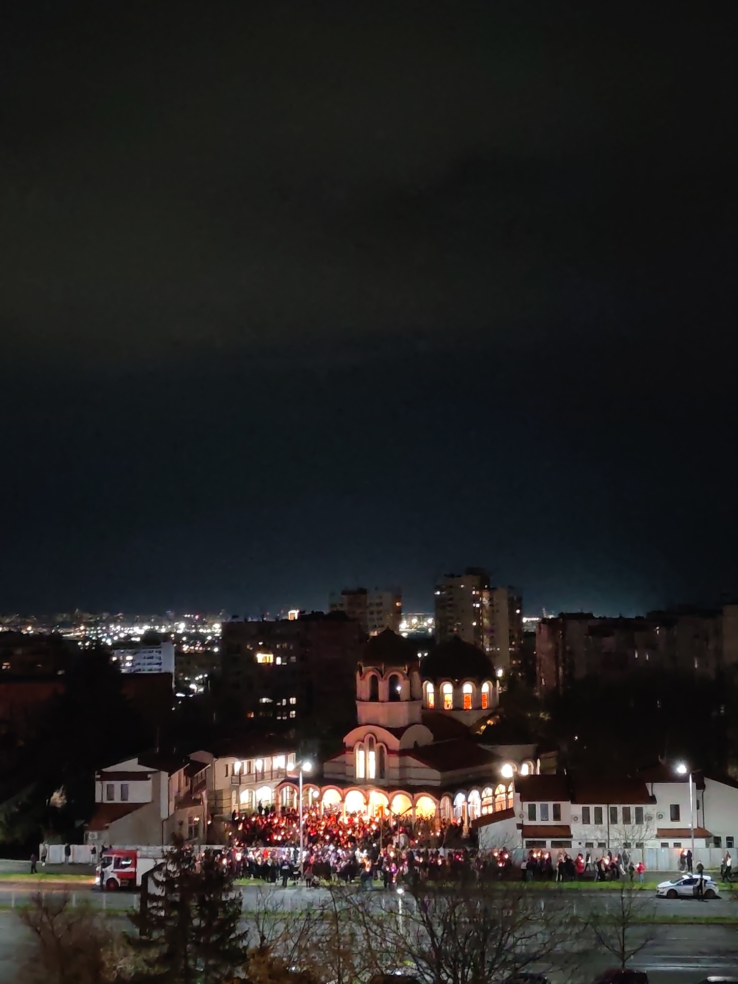 Candlelight vigil draws crowds to Burgas church