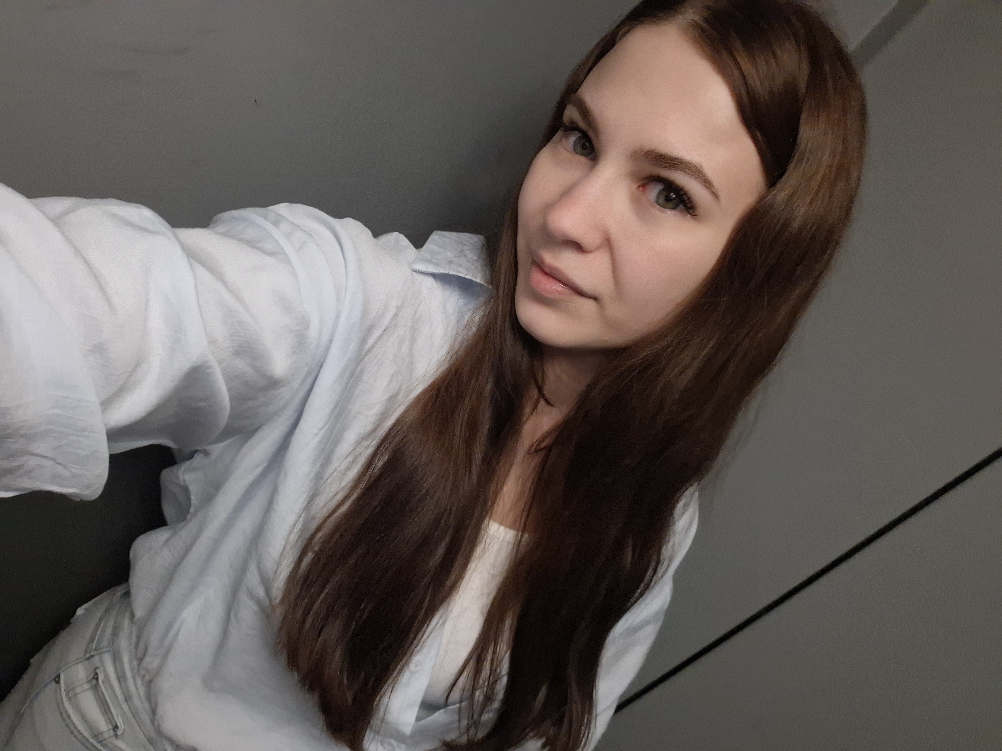 Woman documents skincare routine in selfies in Chaikovsky