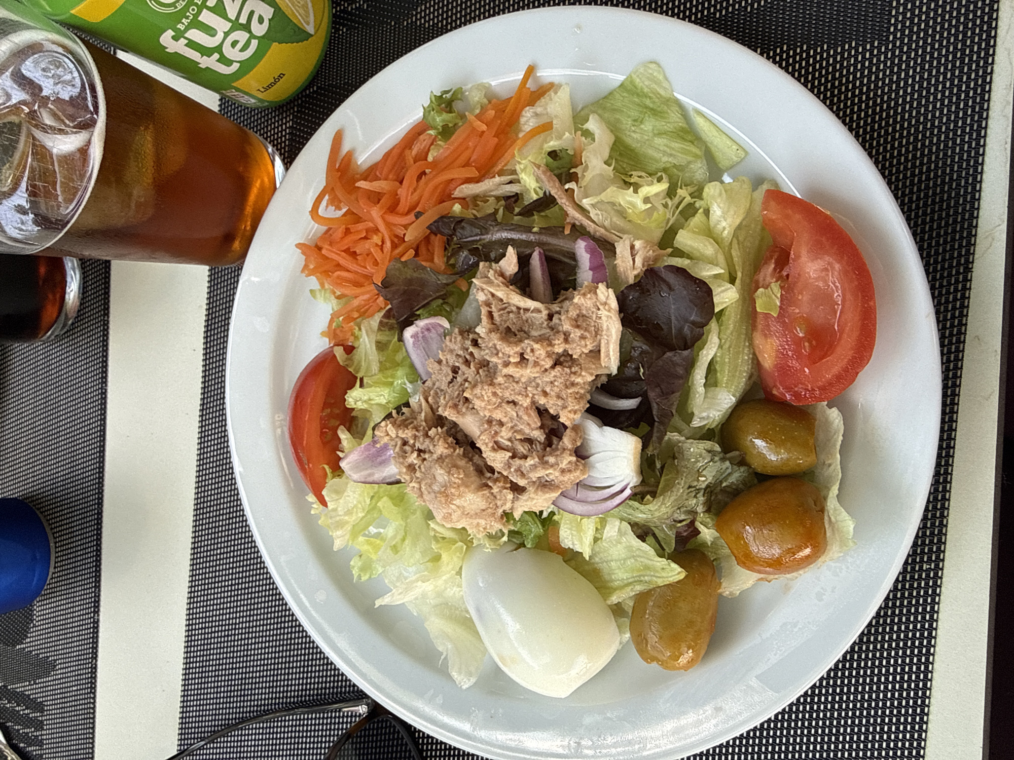 Midday lunch spread at a Getafe restaurant