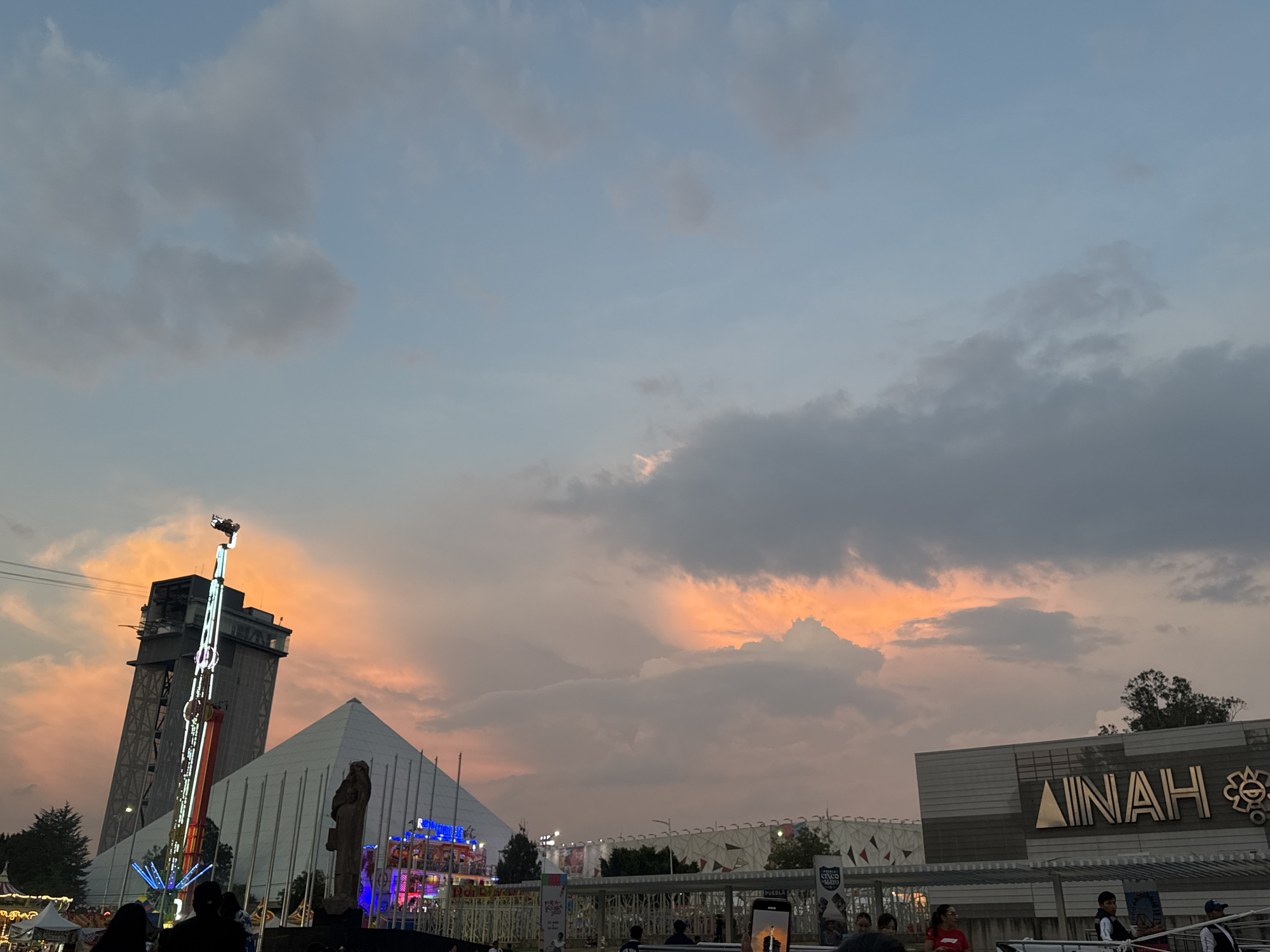 Evening livestock exhibition draws crowds in Puebla, Mexico