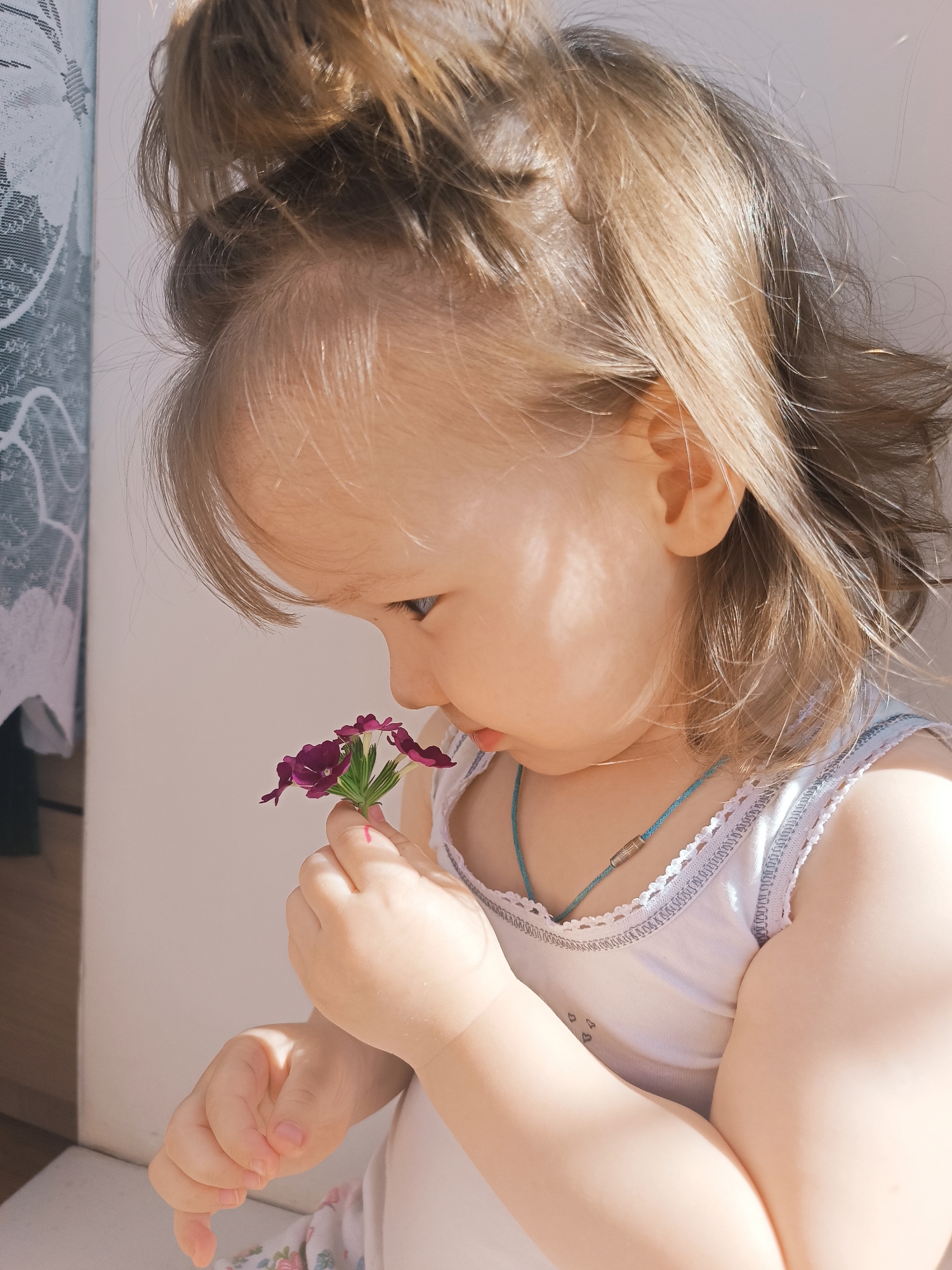 Mother and child flower portrait session in Izhevsk home