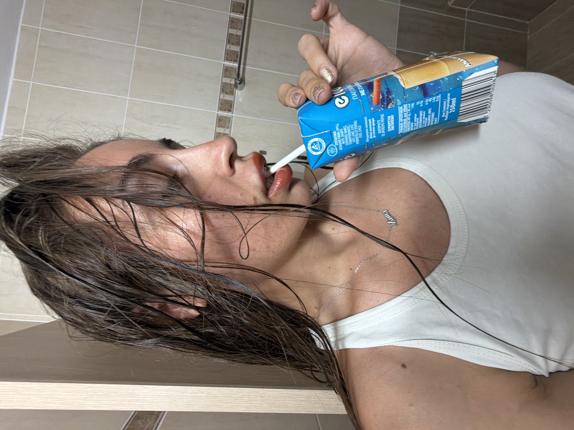 Post-shower selfies and a homemade bolognese dinner in Cyprus