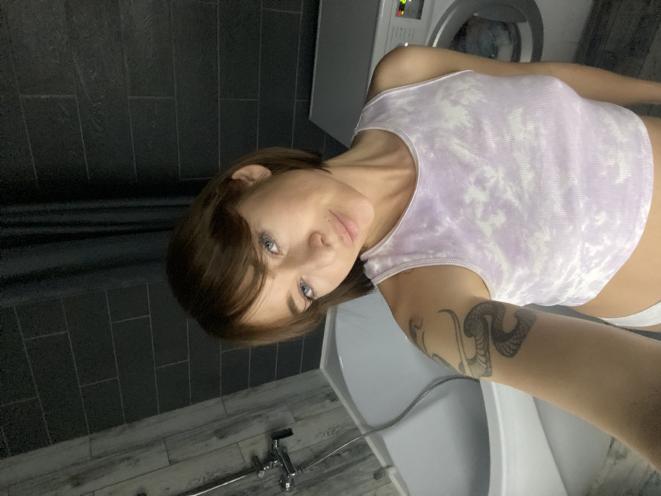 Woman Takes Bathroom Selfie in Irkutsk