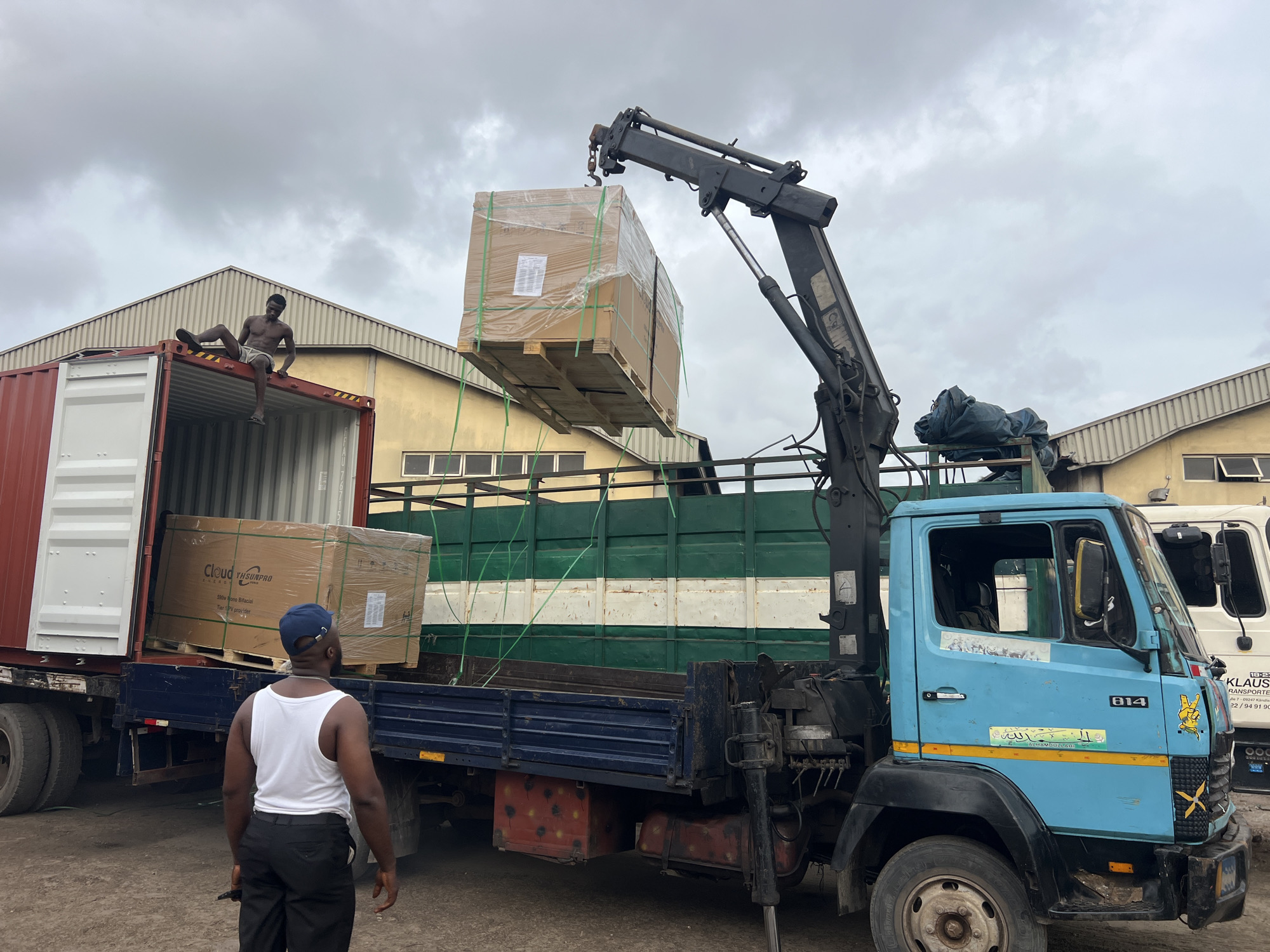 Cargo loading operation documented in Lagos, Nigeria