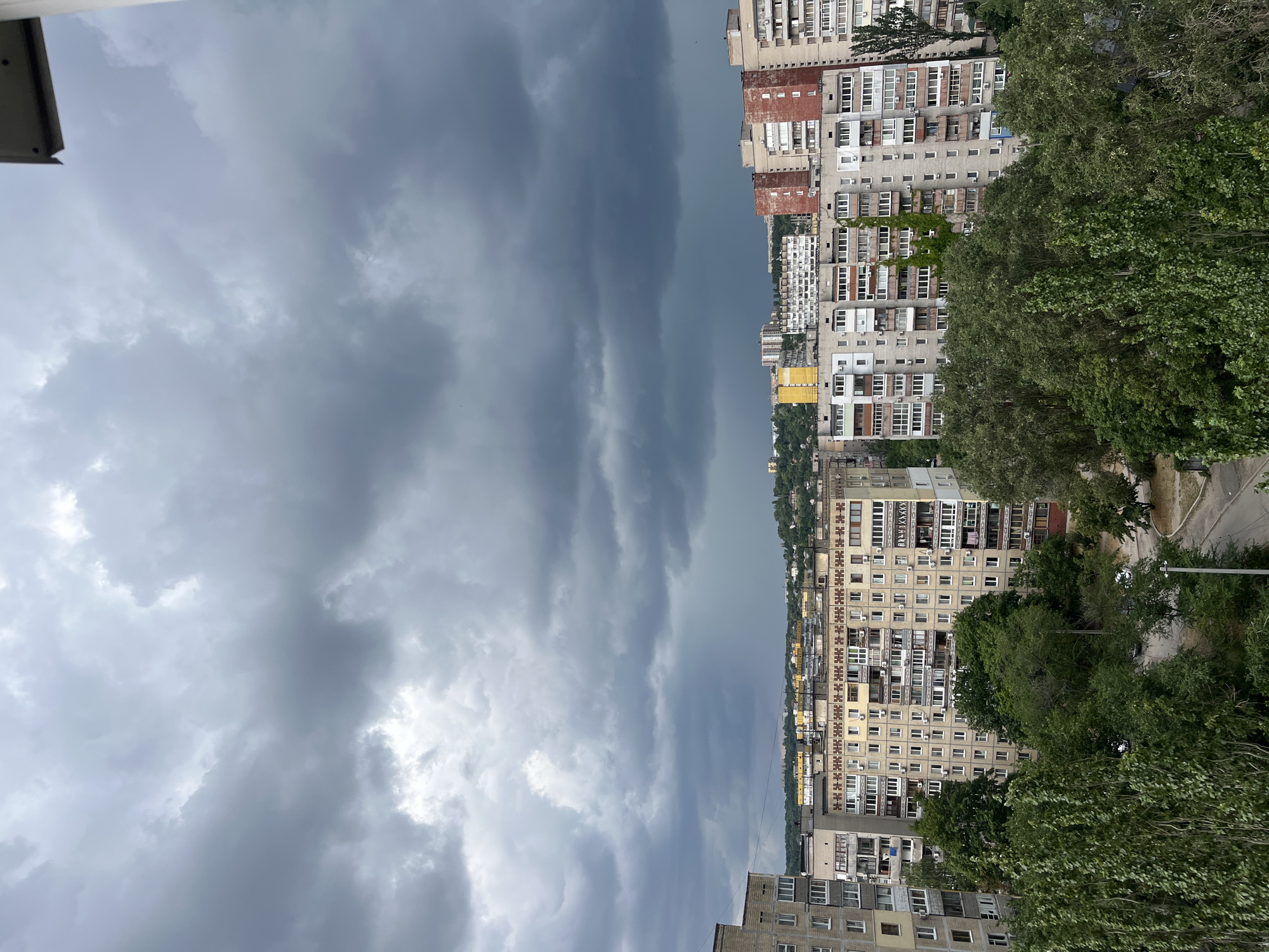Summer storm rolls through Dnipro's residential neighborhoods