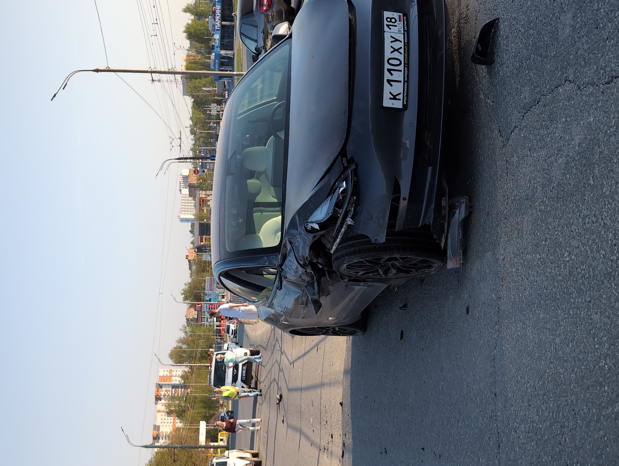 Multi-vehicle collision causes severe damage in urban area