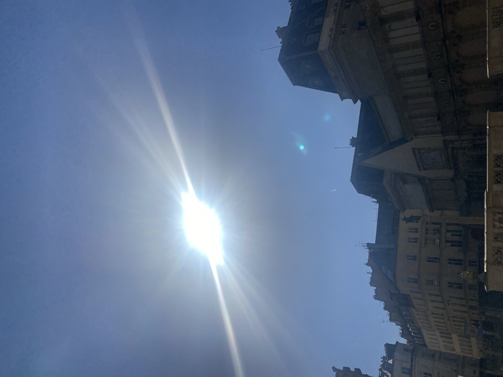Morning scenes captured across Paris locations during six-minute span