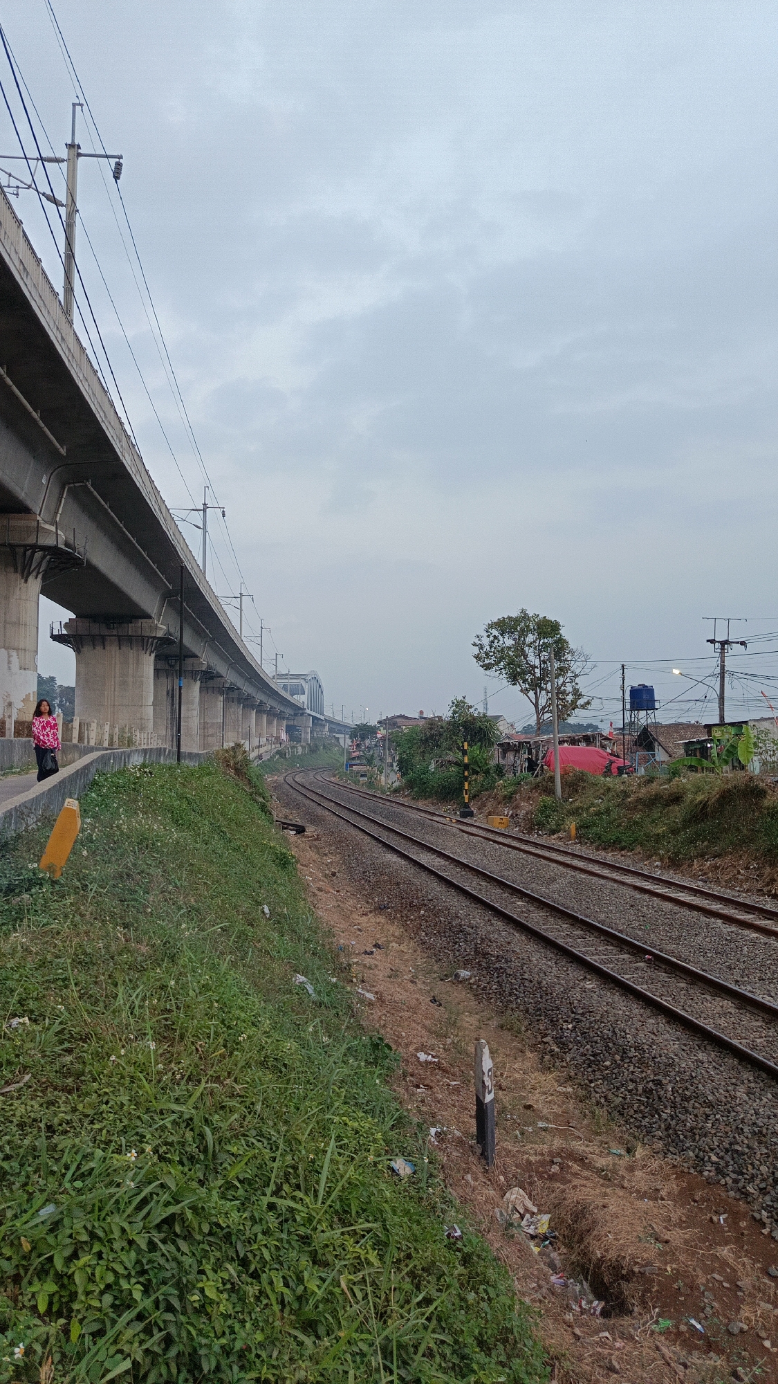 Rail infrastructure and everyday street life in Margajaya