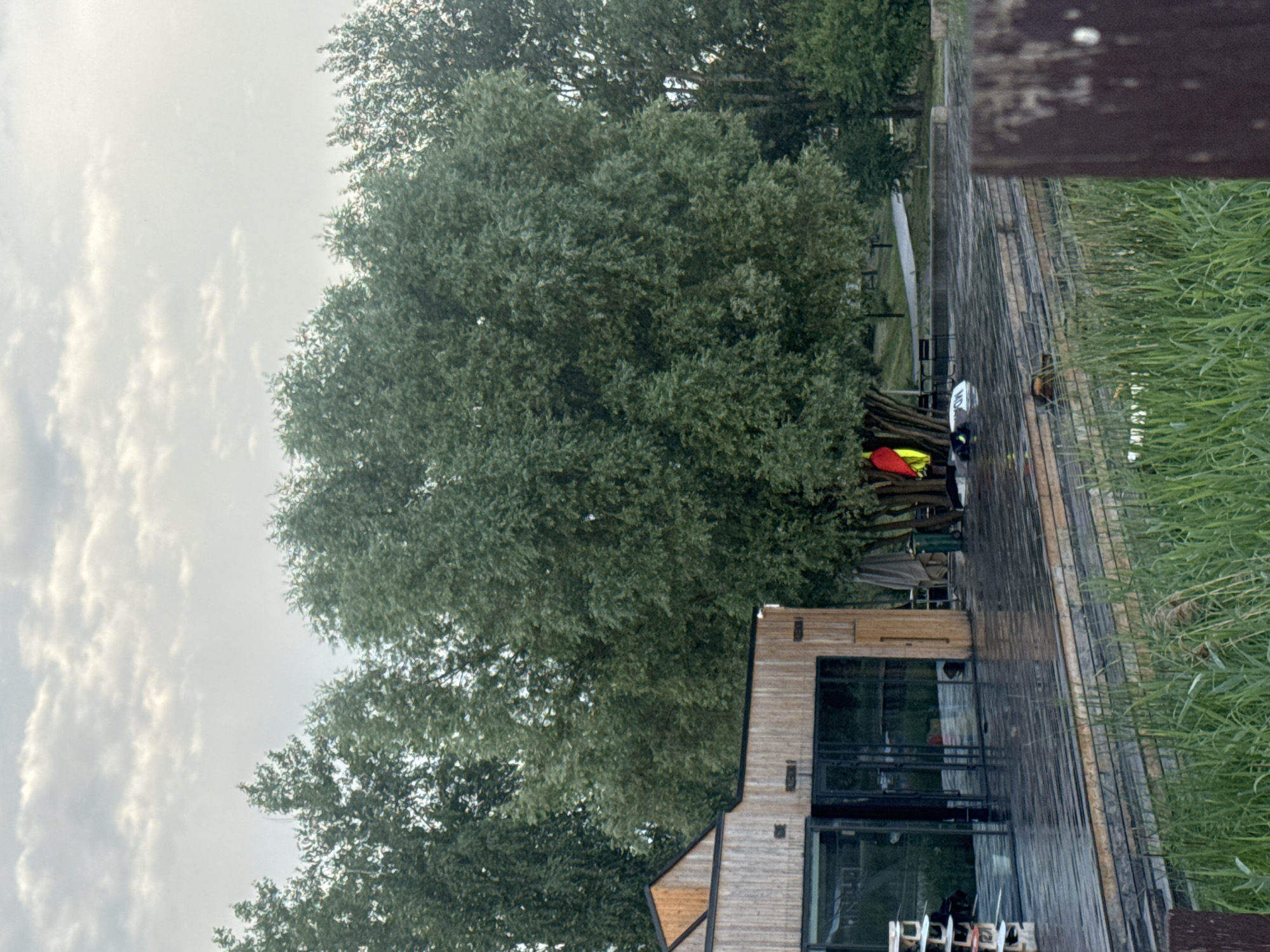Waterfront afternoon in Nizhny Novgorod: boardwalks, wakeboards, and cats