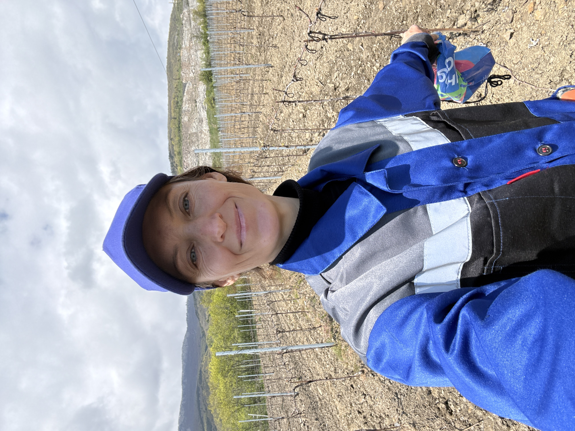 Woman visits Ukrainian vineyards, witnesses business transaction