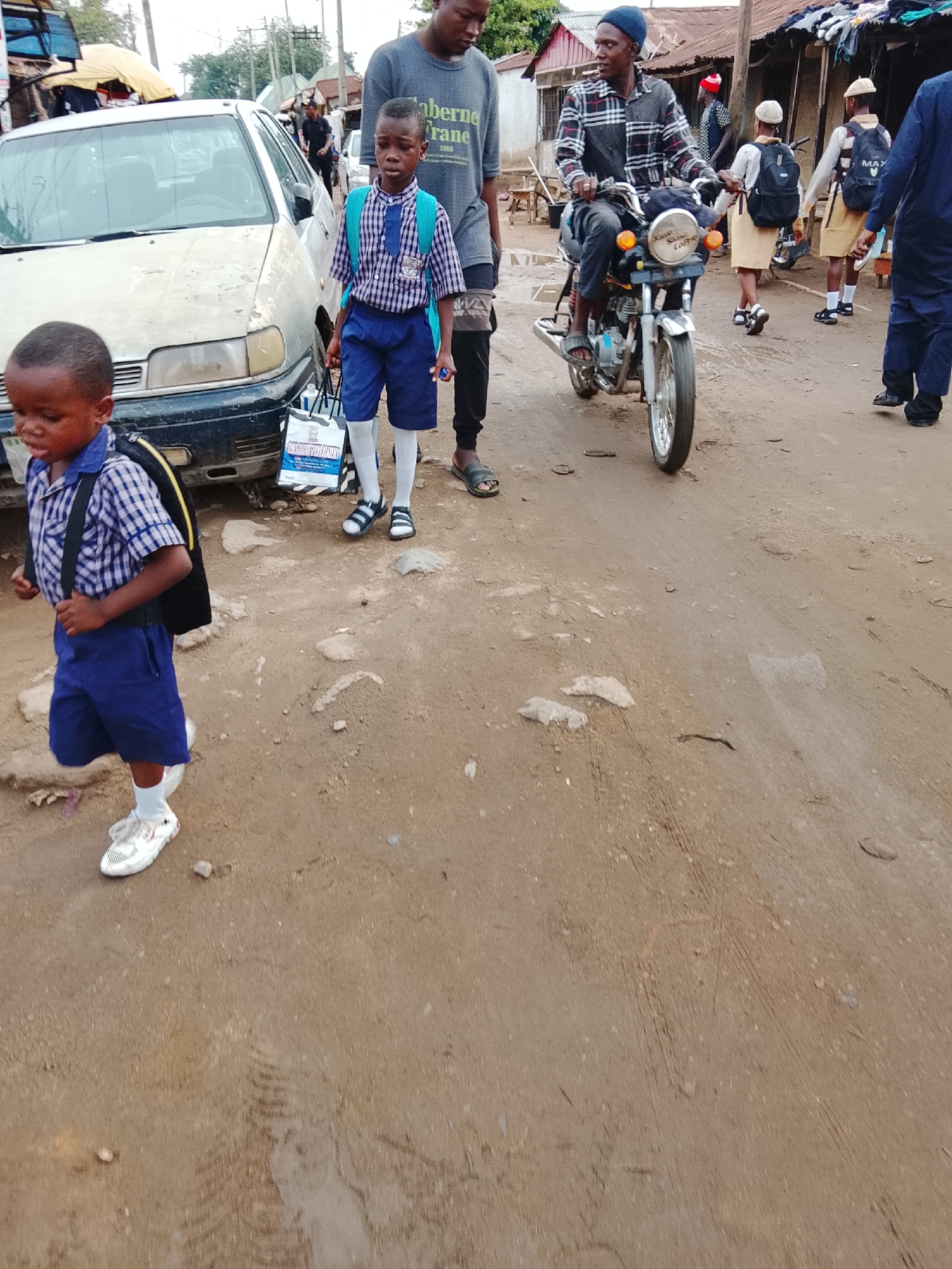 Morning street scenes documented on Abuja's unpaved roads
