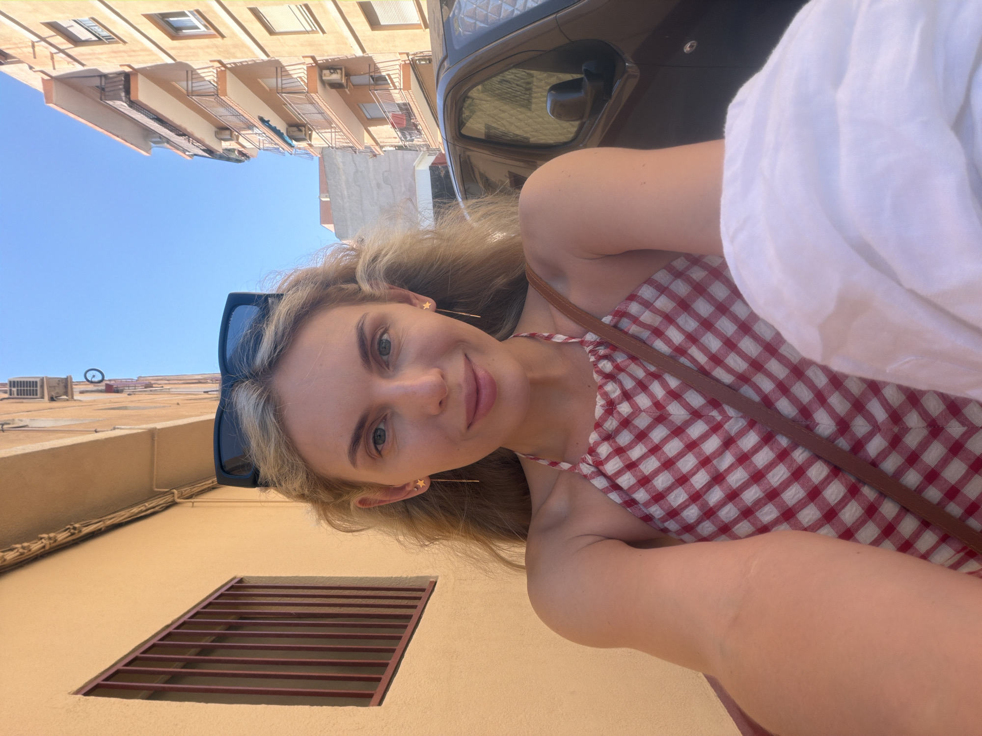 Sunny afternoon selfies in Valencia, red gingham dress