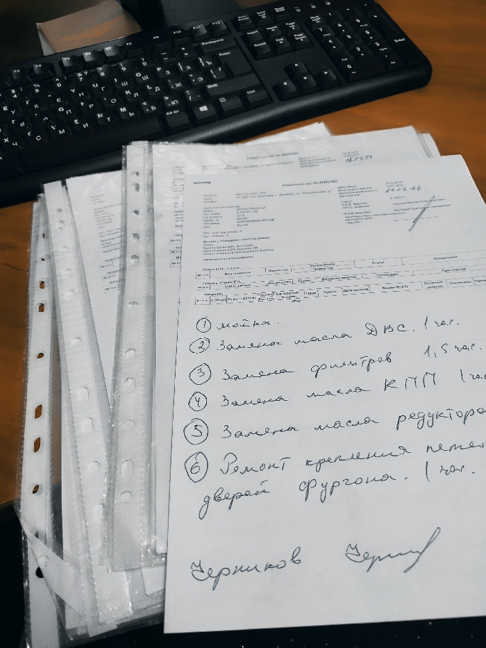 Daily life documented in Donetsk workplace and residential areas