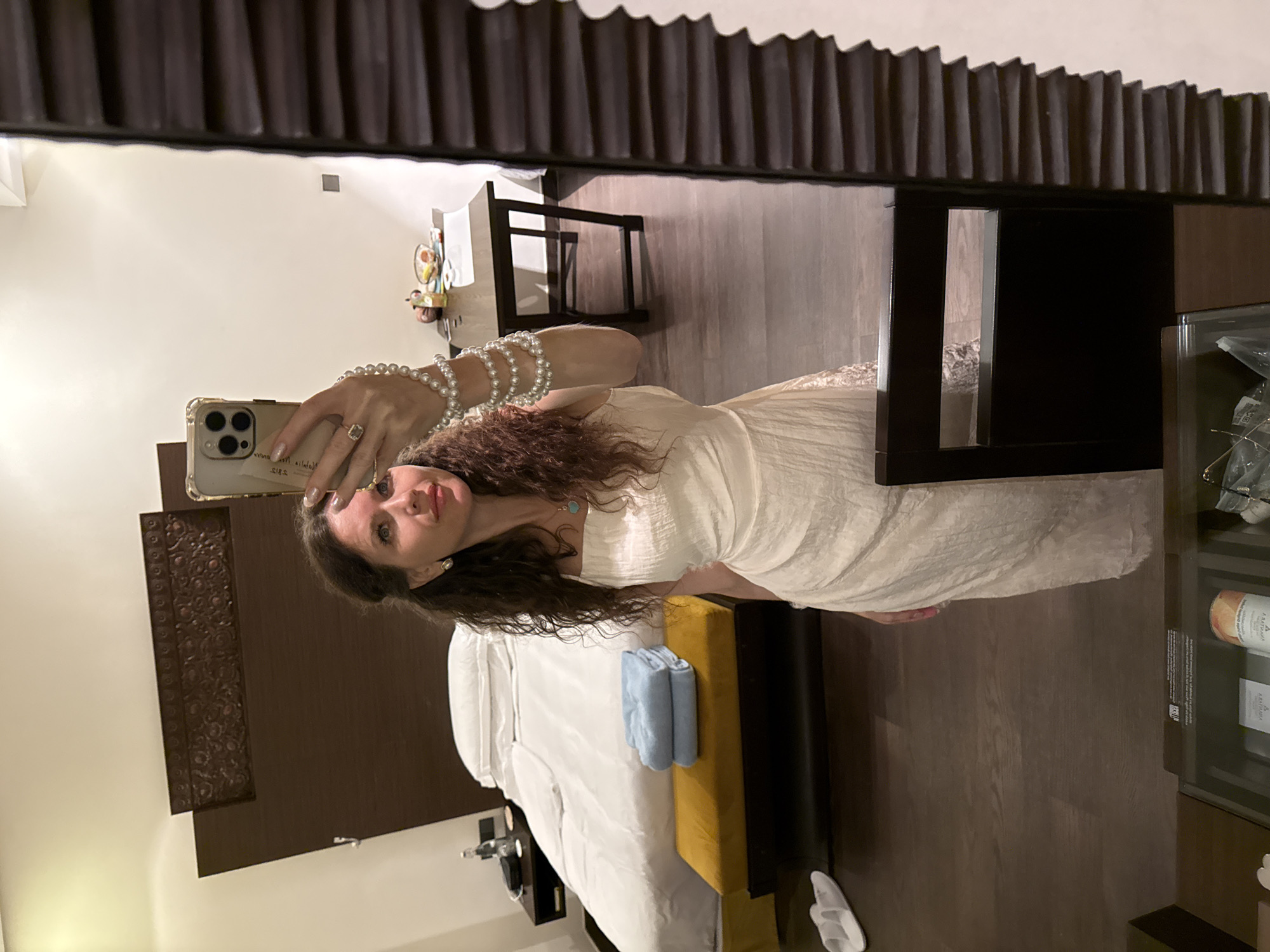 Woman takes mirror selfies in Dubai hotel room