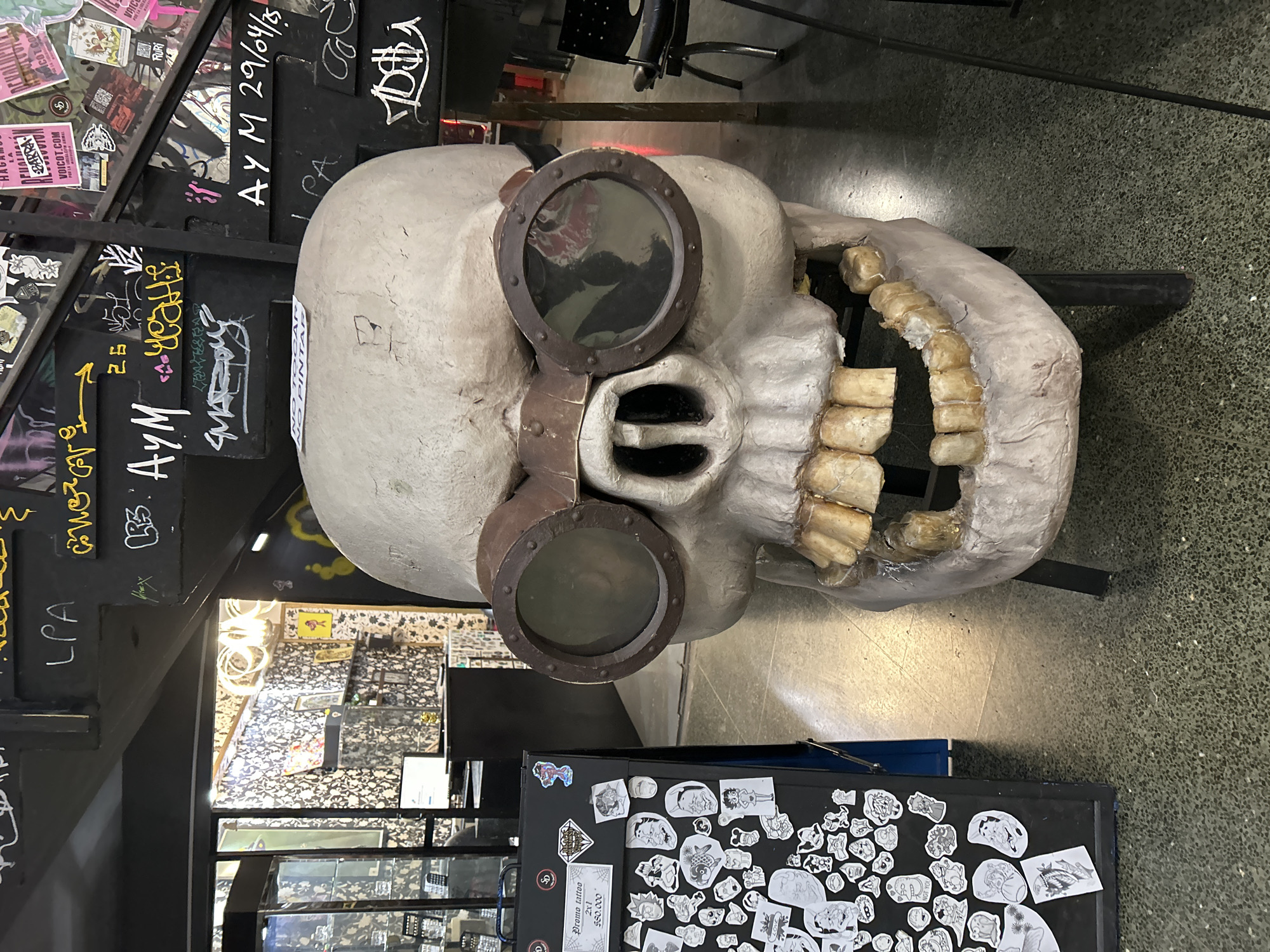 Body jewelry store displays documented in Buenos Aires