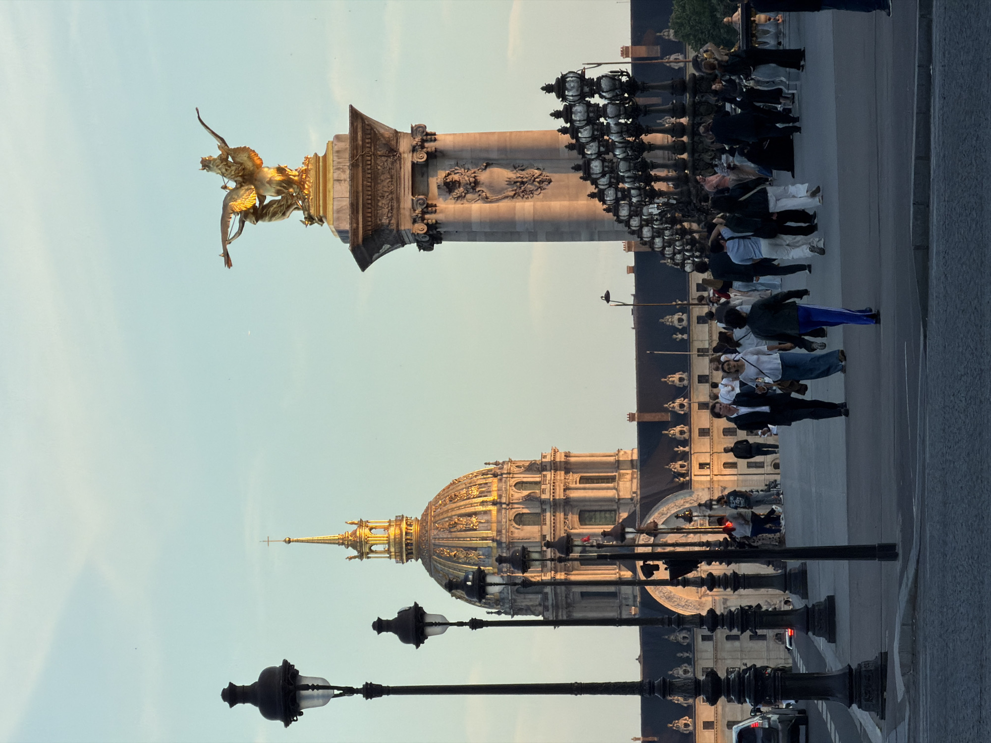 Tourist documents Paris landmarks in 8-minute architectural photography walk