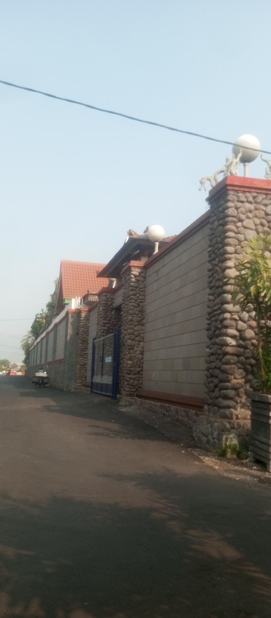Street-level tour through Kediri City's neighborhoods and market lanes