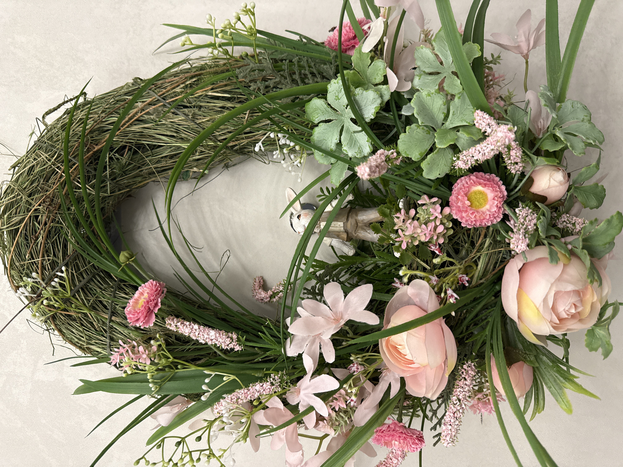 Domestic scenes with pink decorative elements documented in Krasnoyarsk
