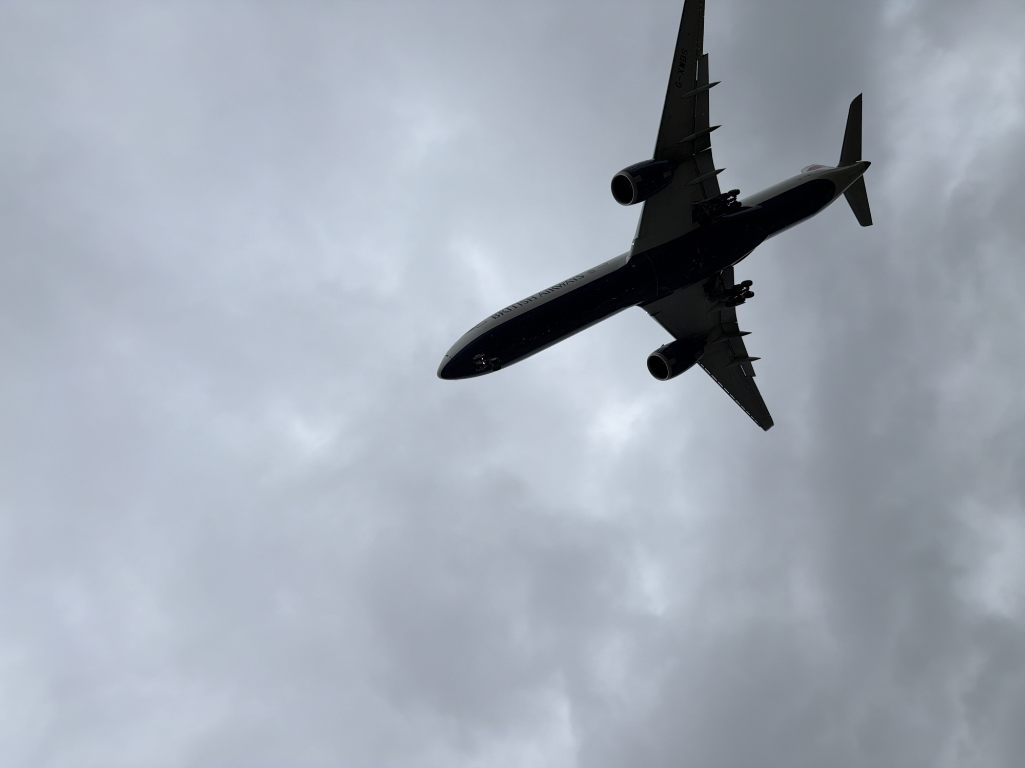 British Airways aircraft on final approach over London