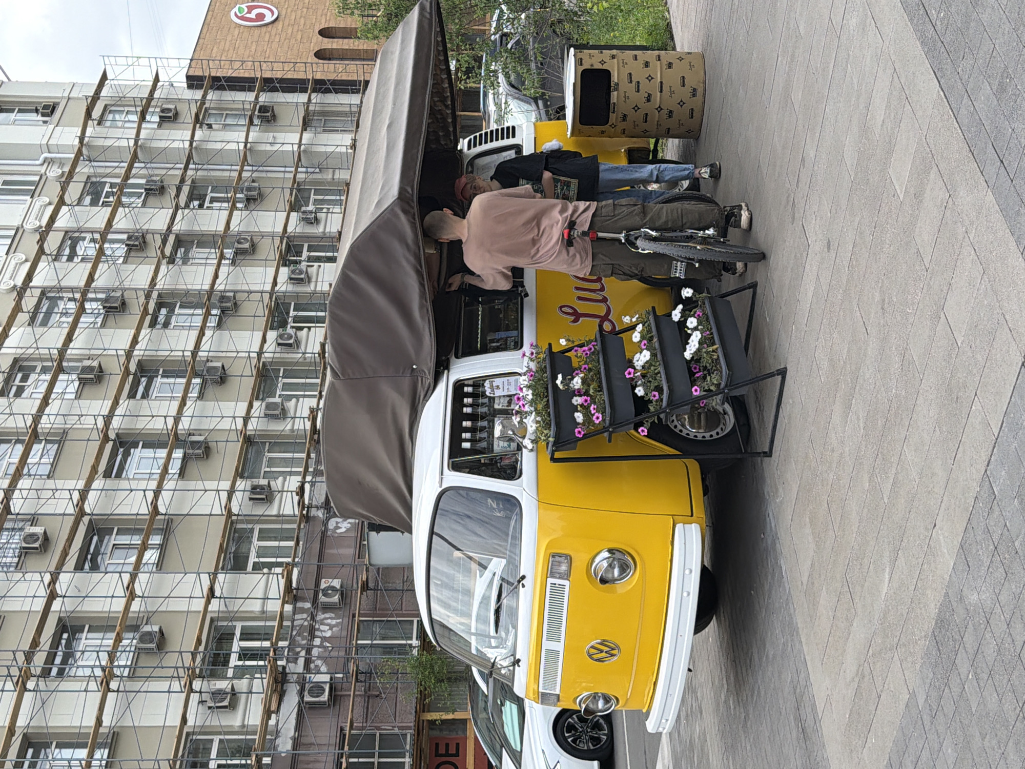 Street-level tour of Krasnoyarsk's architecture, monuments, and daily life