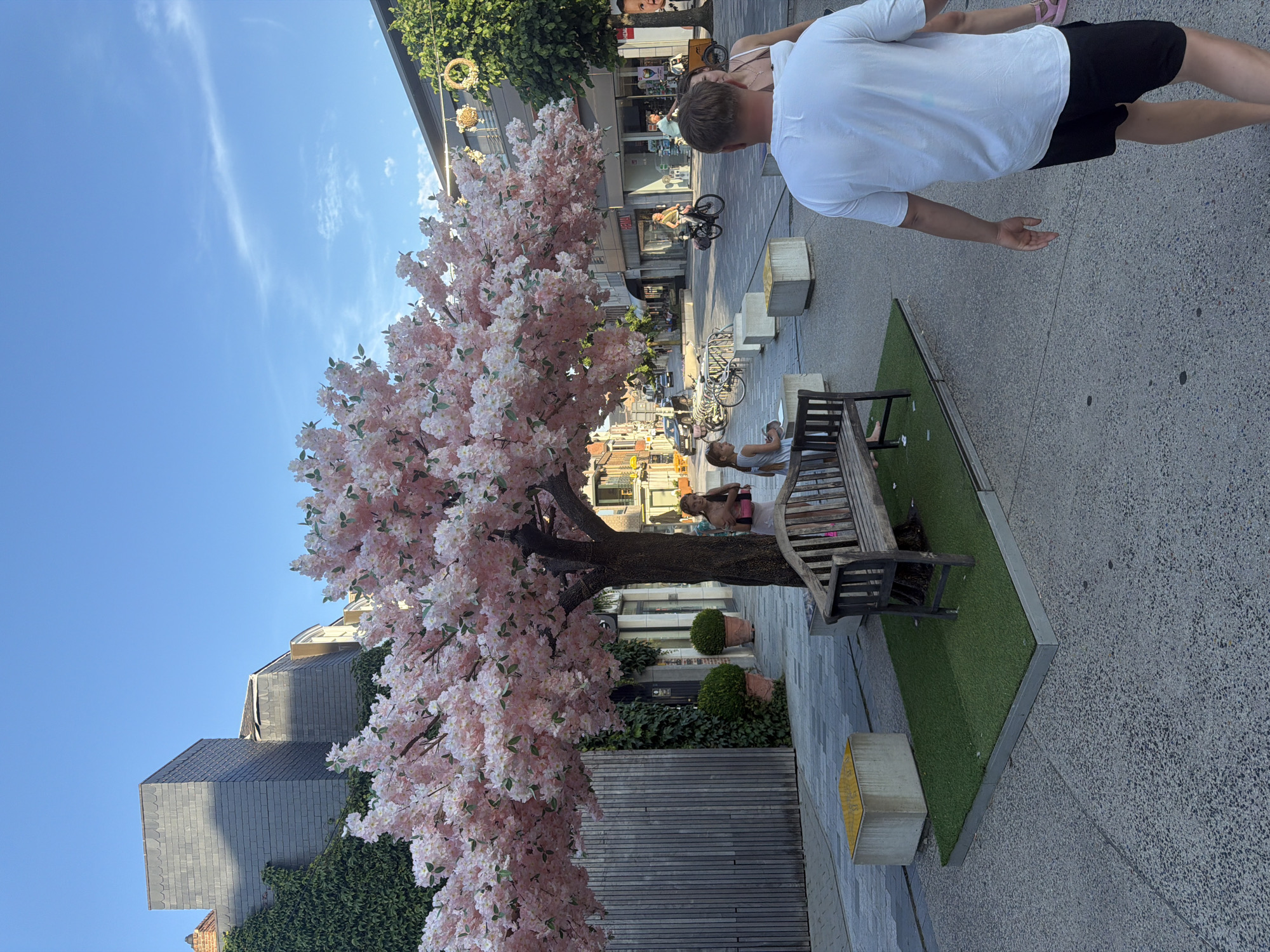 Thai-themed dining and street life in Lommel on a summer afternoon