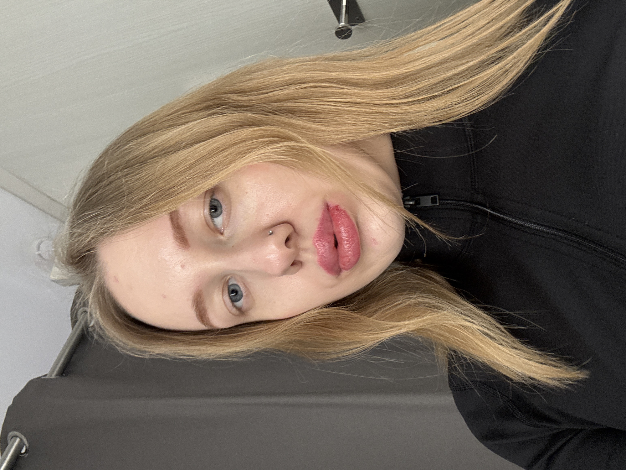 Woman takes fitting room selfies in Russian store